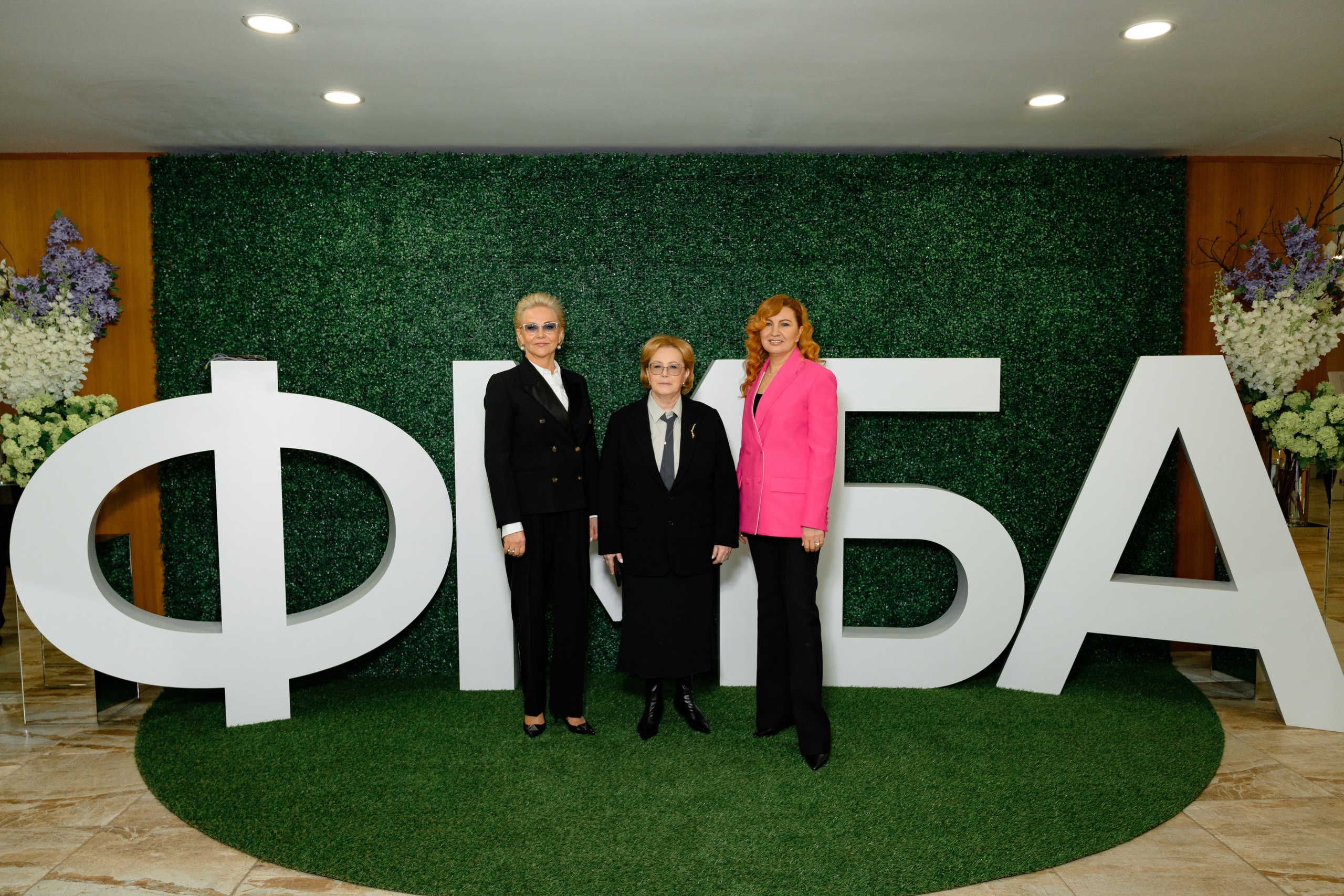 Скворцова Вероника. Татьяна Голикова. Михаил Мурашко. Единая Россия. Дума. Министр Здравоохранения. ФМБА. Правительство России. Фотография с форума, на которой участники активно участвуют в дискуссии. Фотография с конференции, на которой спикер выступает перед внимательной аудиторией. Динамичная фотография, запечатлевшая ключевой момент делового мероприятия. Чемезов. Роснано