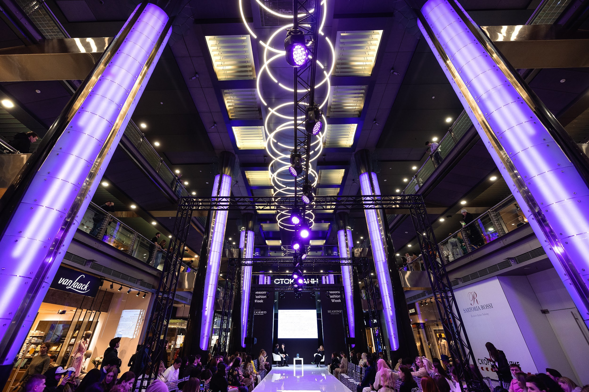 Season Fashion Week 2022. Kirillova Studio — мастерская декора и событий Юли Кирилловой