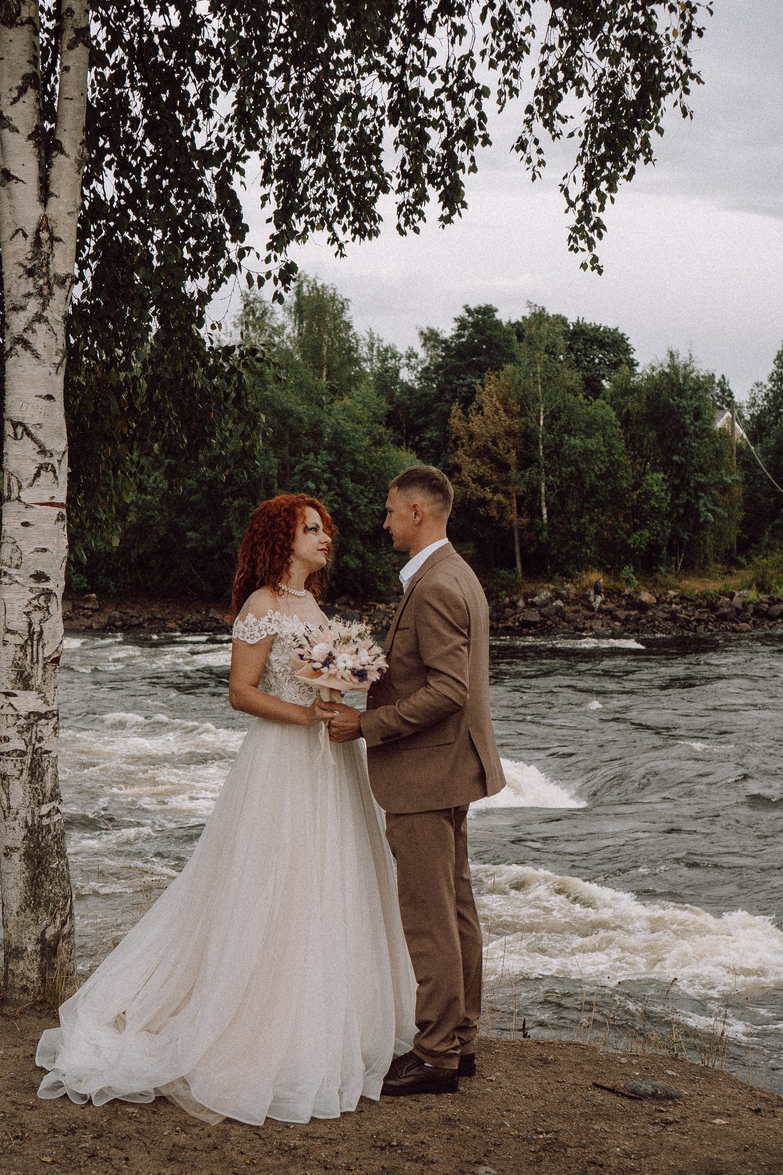 СВАДЕБНАЯ ФОТОСЕССИИЯ ПАРЫ В ГОРОДЕ ПРИОЗЕРСК В СОСНОВОМ ЛЕСУ И С ПИКАПОМ. Профессиональный фотограф, Санкт-Петербург — Виктория Богомолова