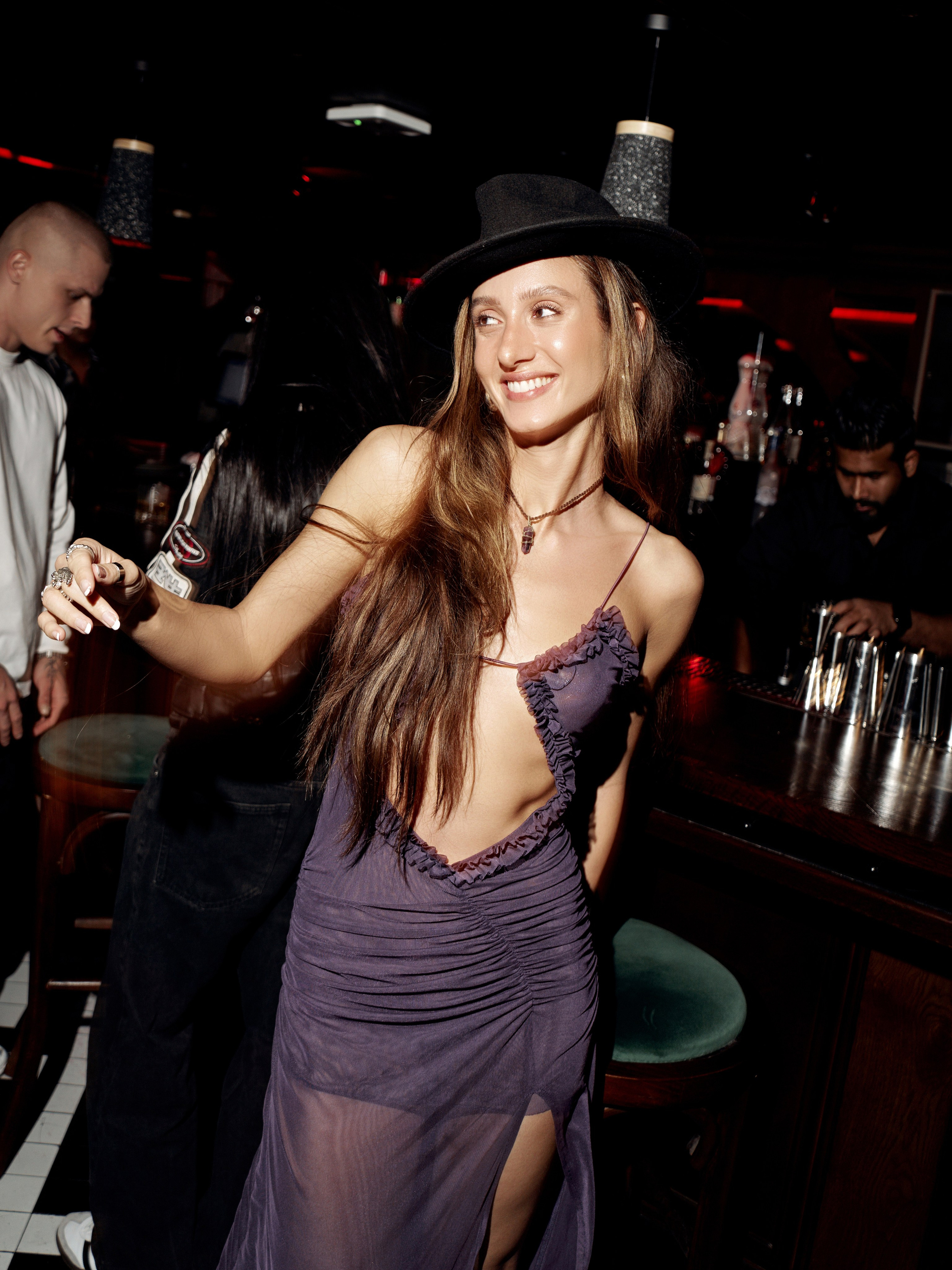 CLUB. NOIZOMAX Художественный фотограф в Дубай