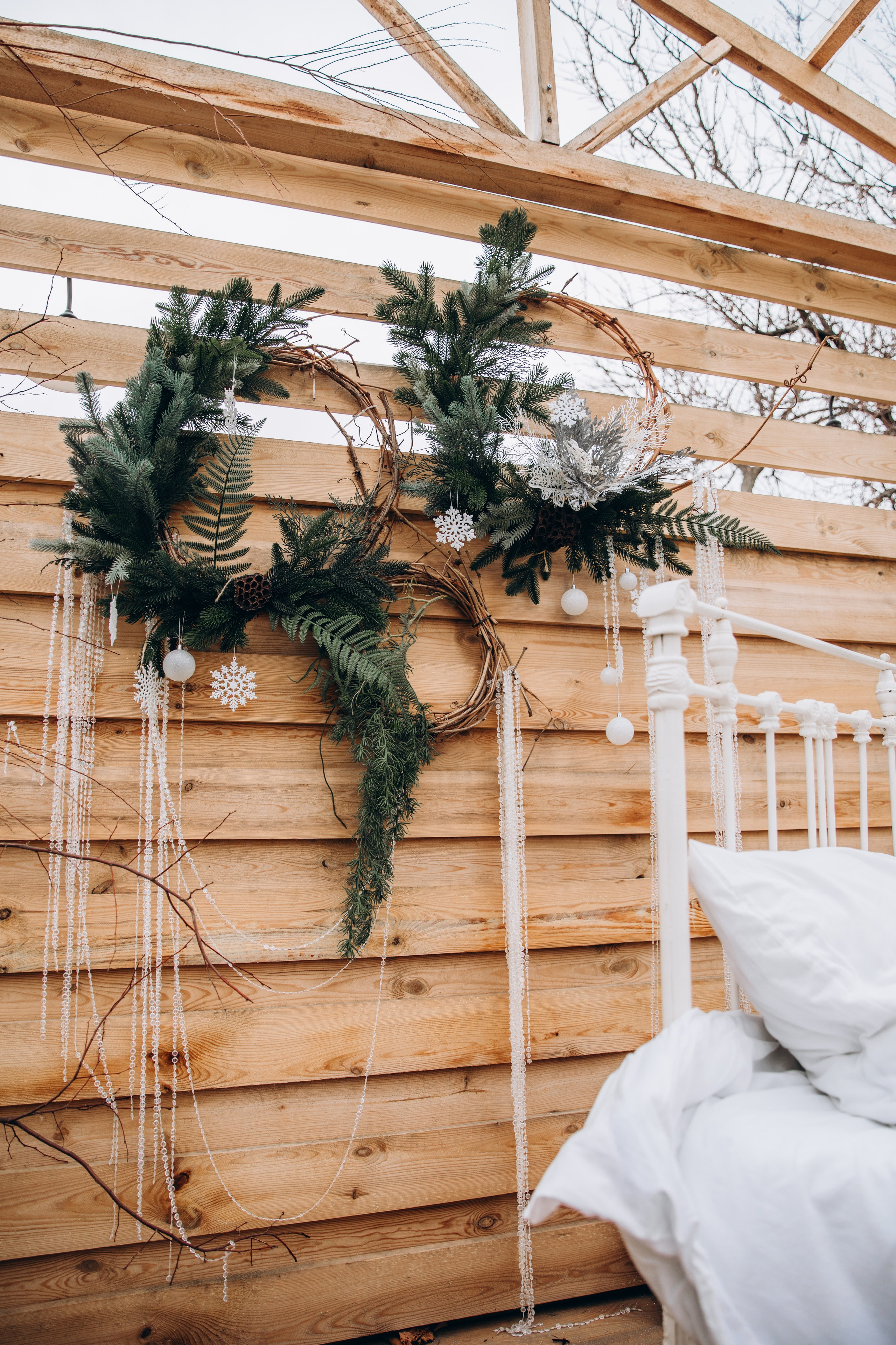 Уличная локация «Лесной дом». Фотостудия в Мариуполе «Берлога»