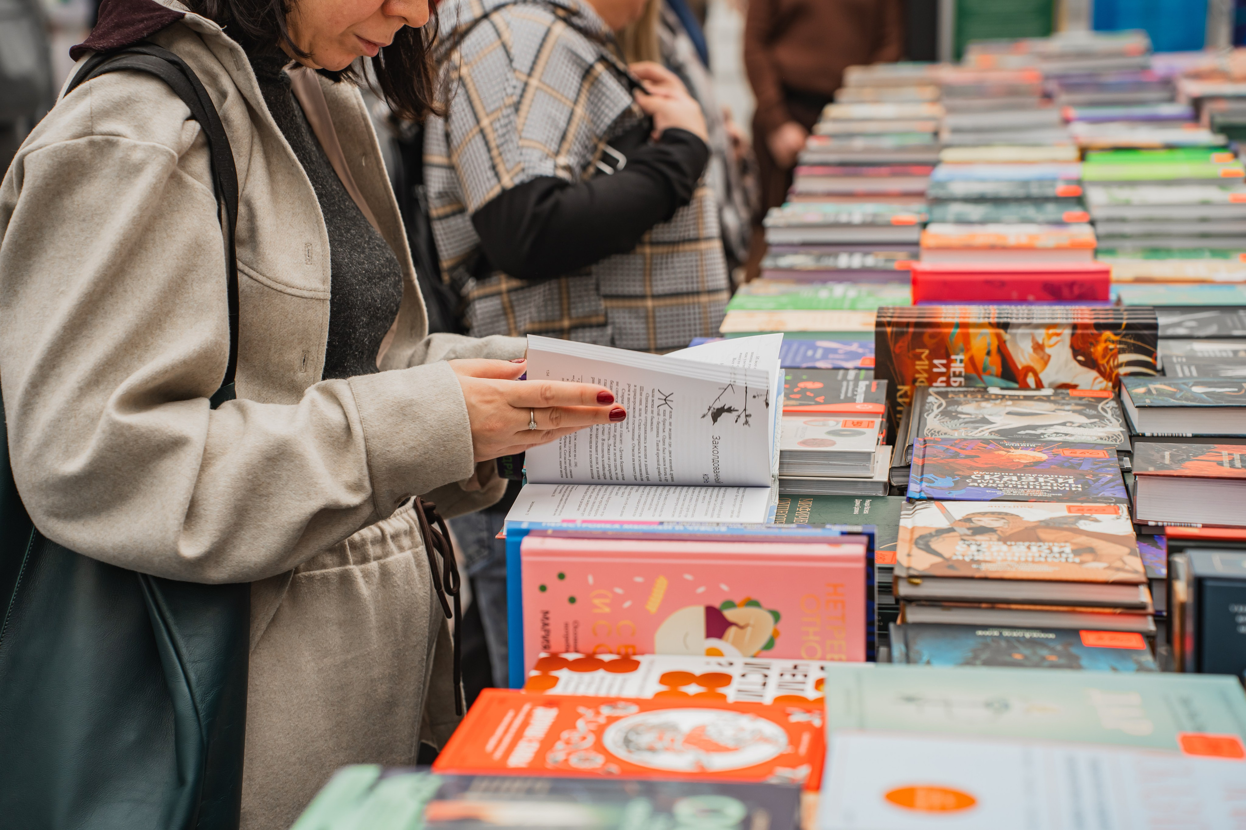 МИФ Non/fictio№ 2025 стенды. Репортажный фотограф Анастасия Рубцова