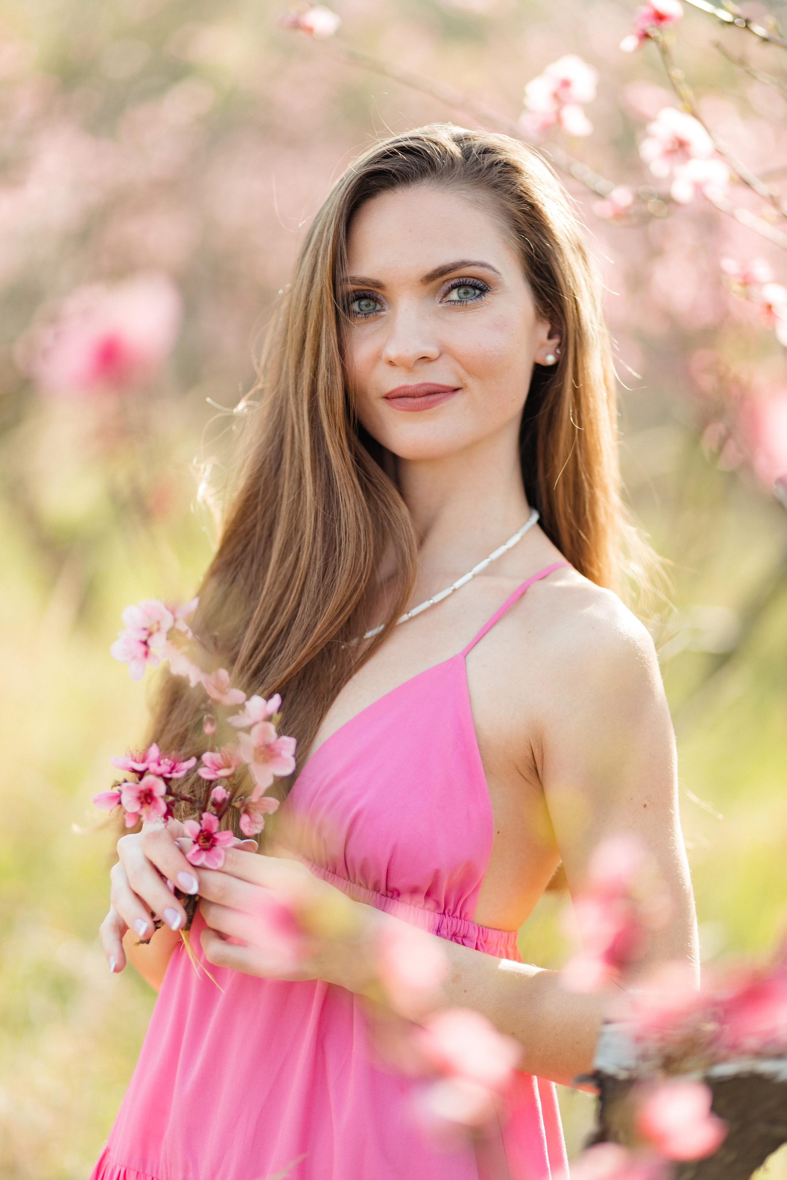 Мария и цветение персика