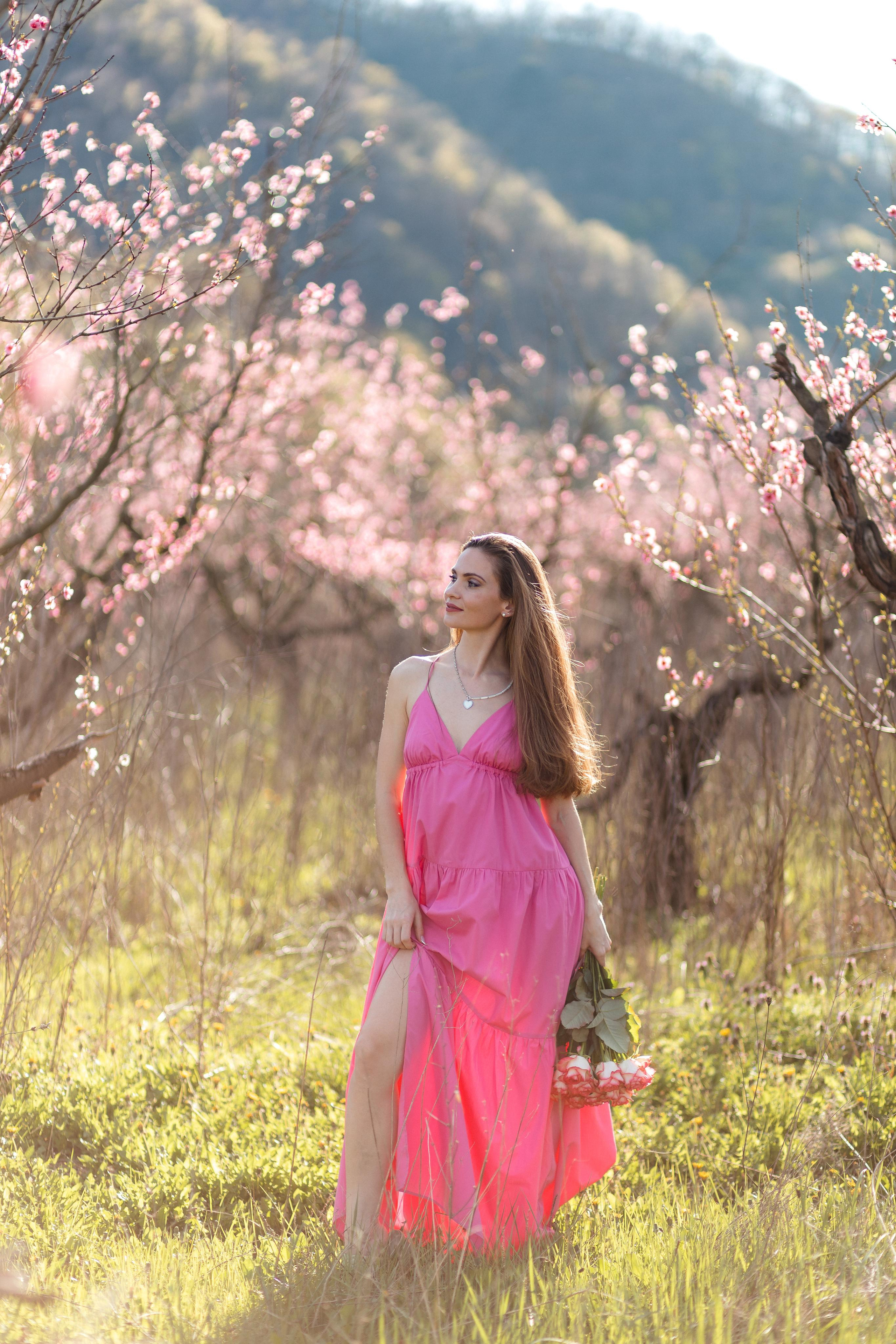 Мария и цветение персика