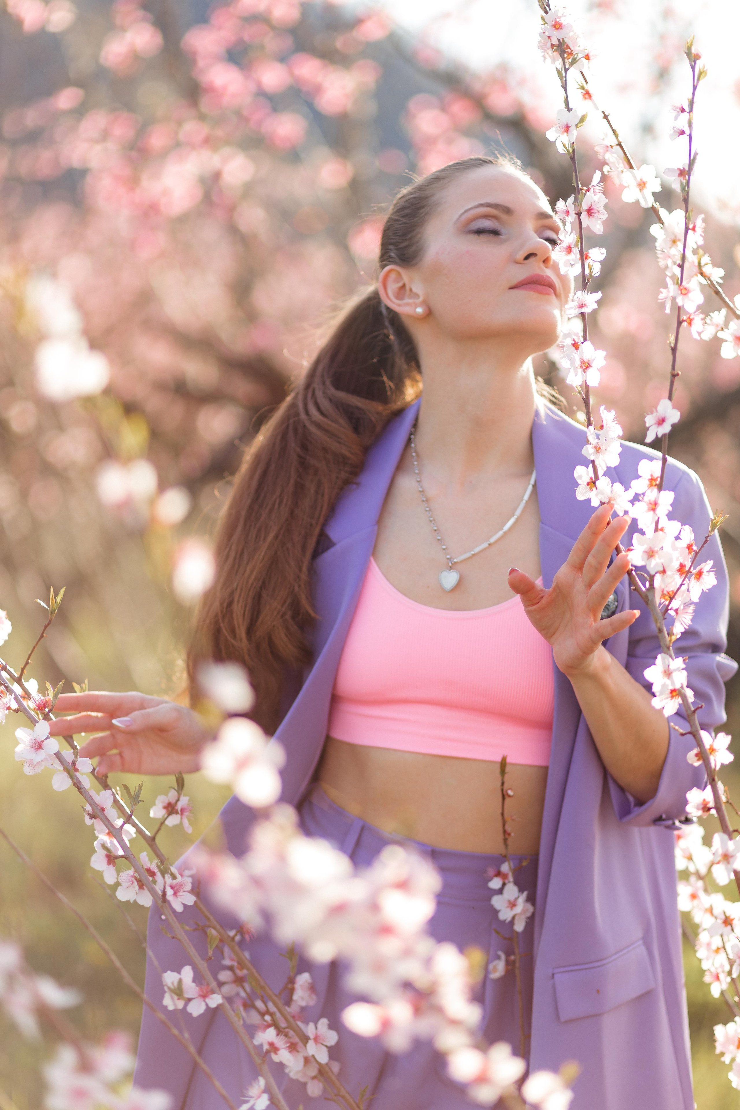 Мария и цветение персика