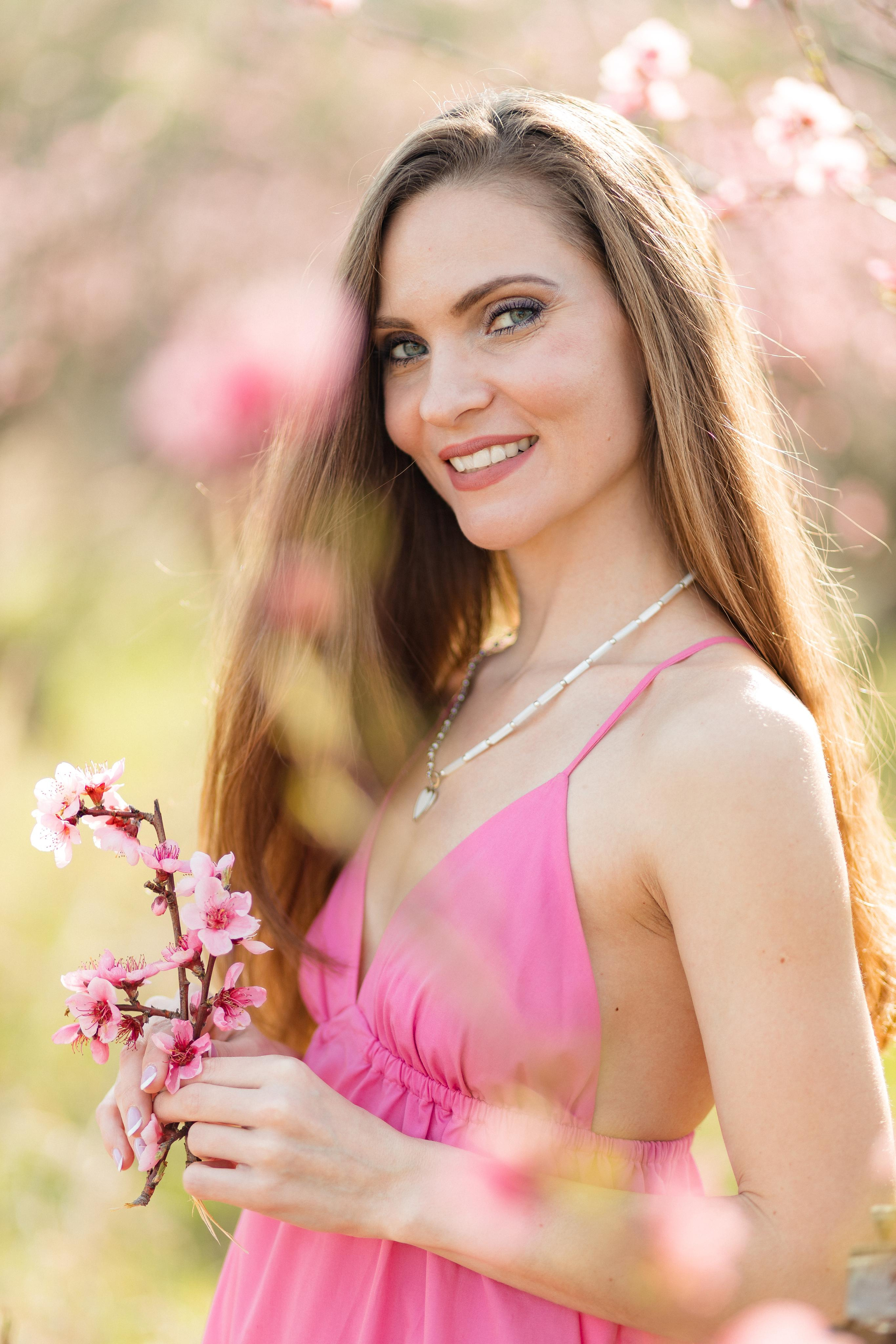 Мария и цветение персика