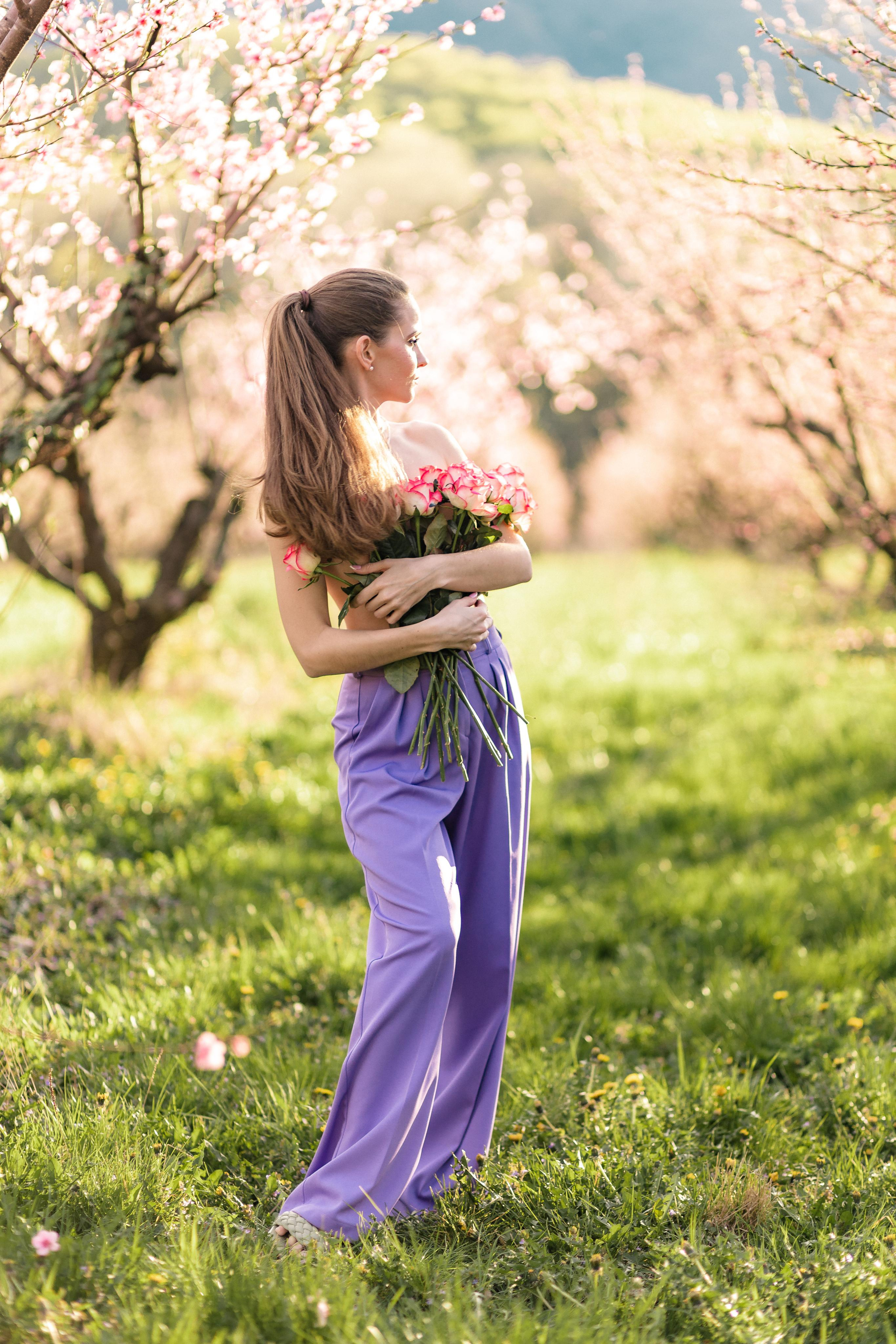 Мария и цветение персика