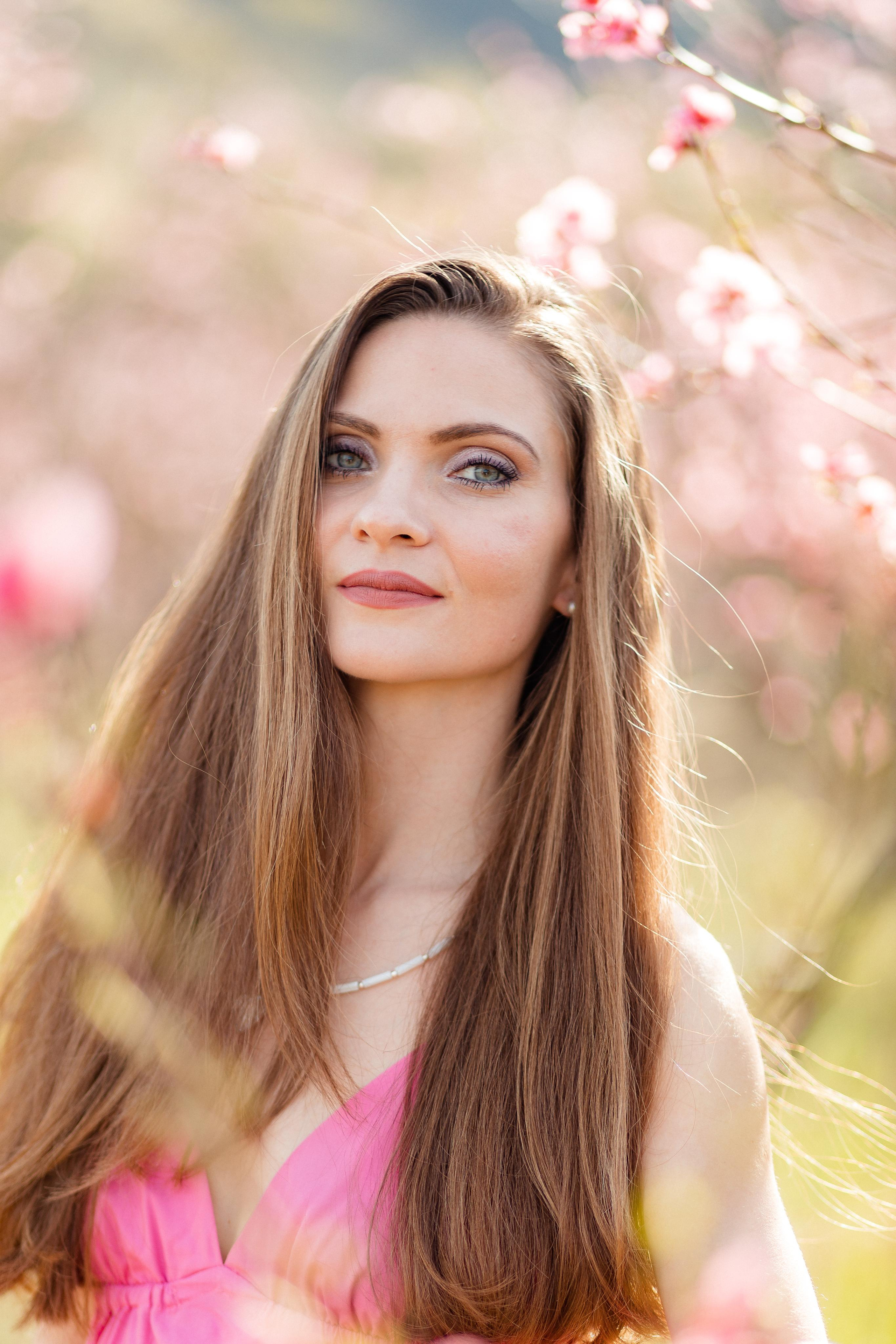 Мария и цветение персика