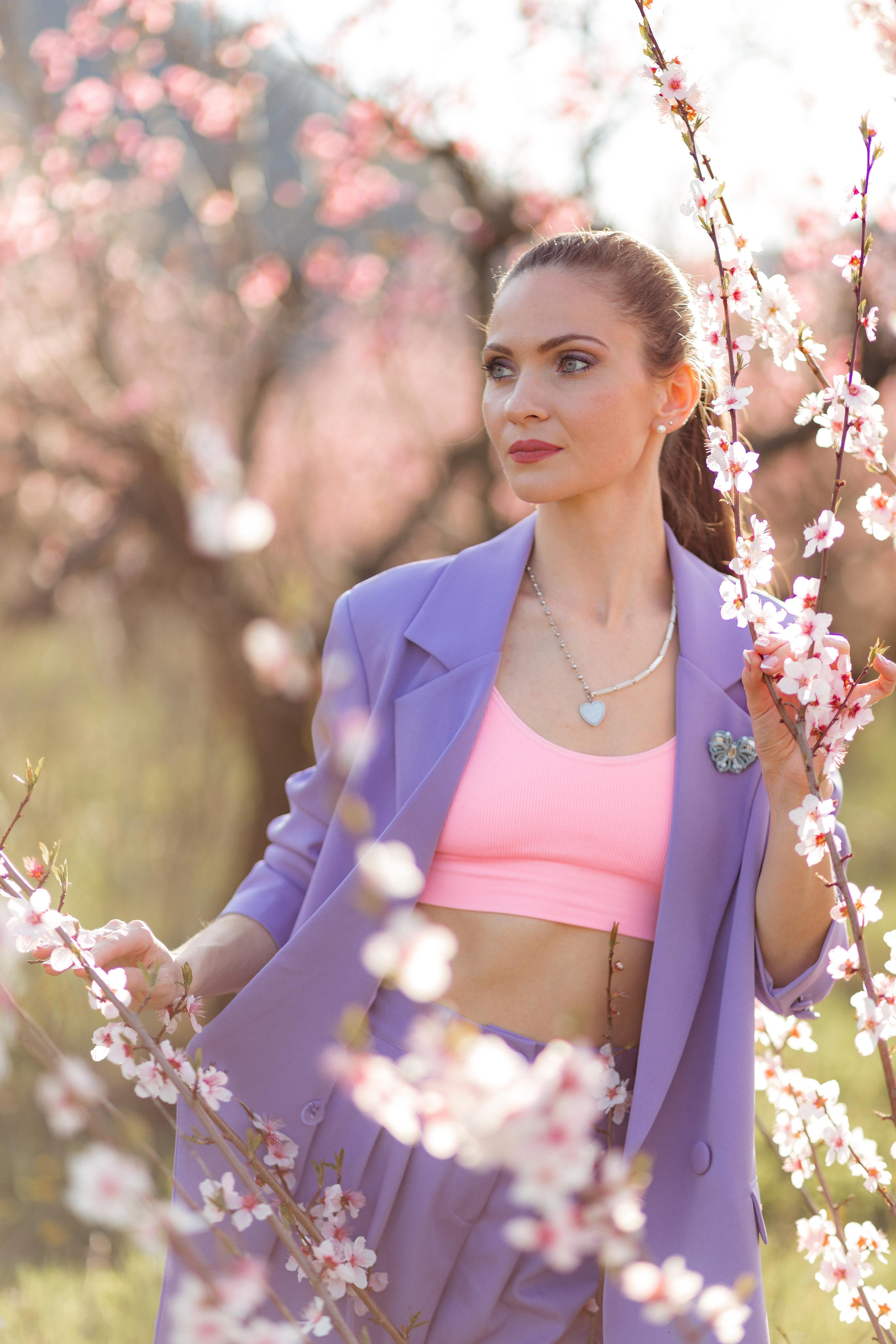 Мария и цветение персика