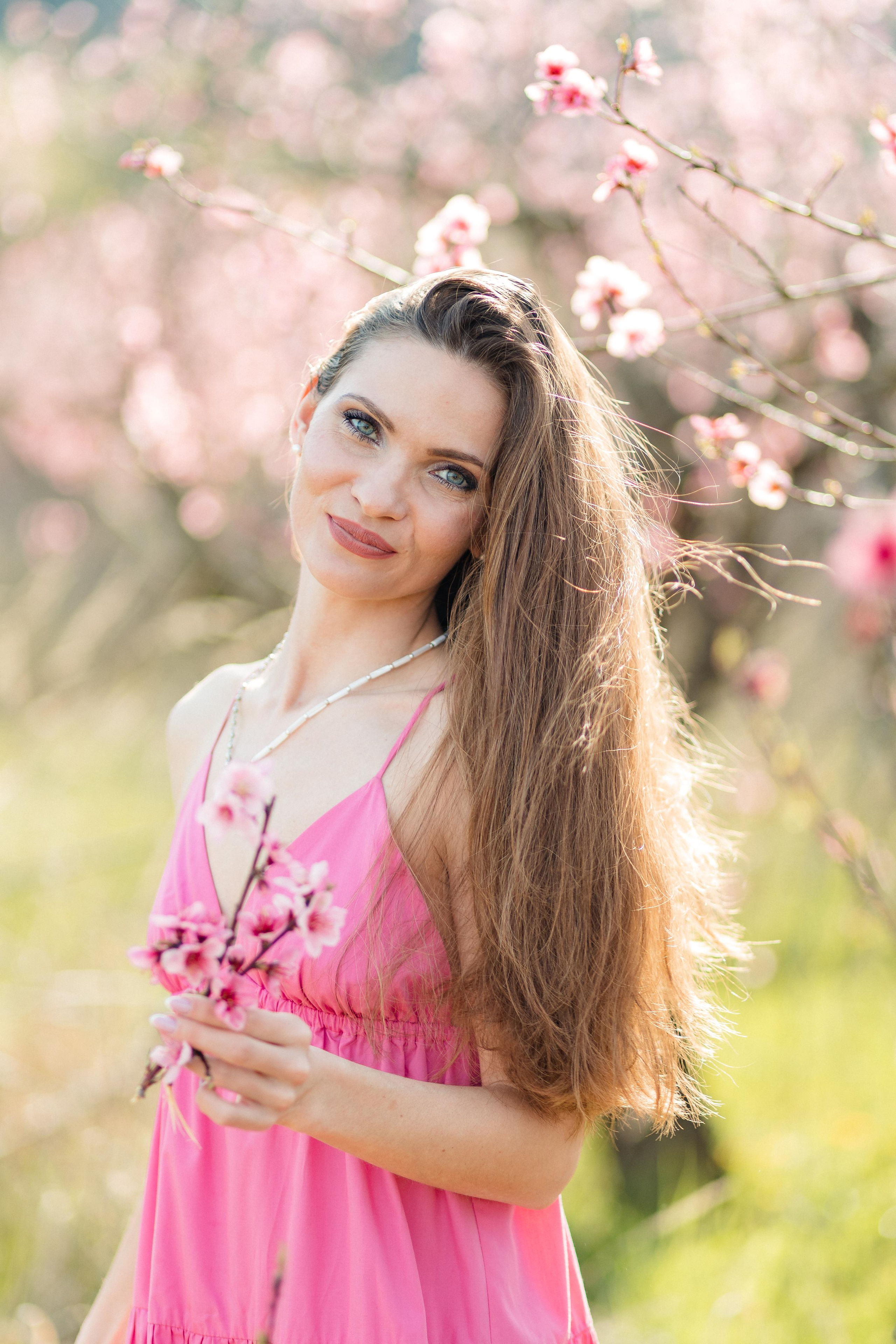 Мария и цветение персика