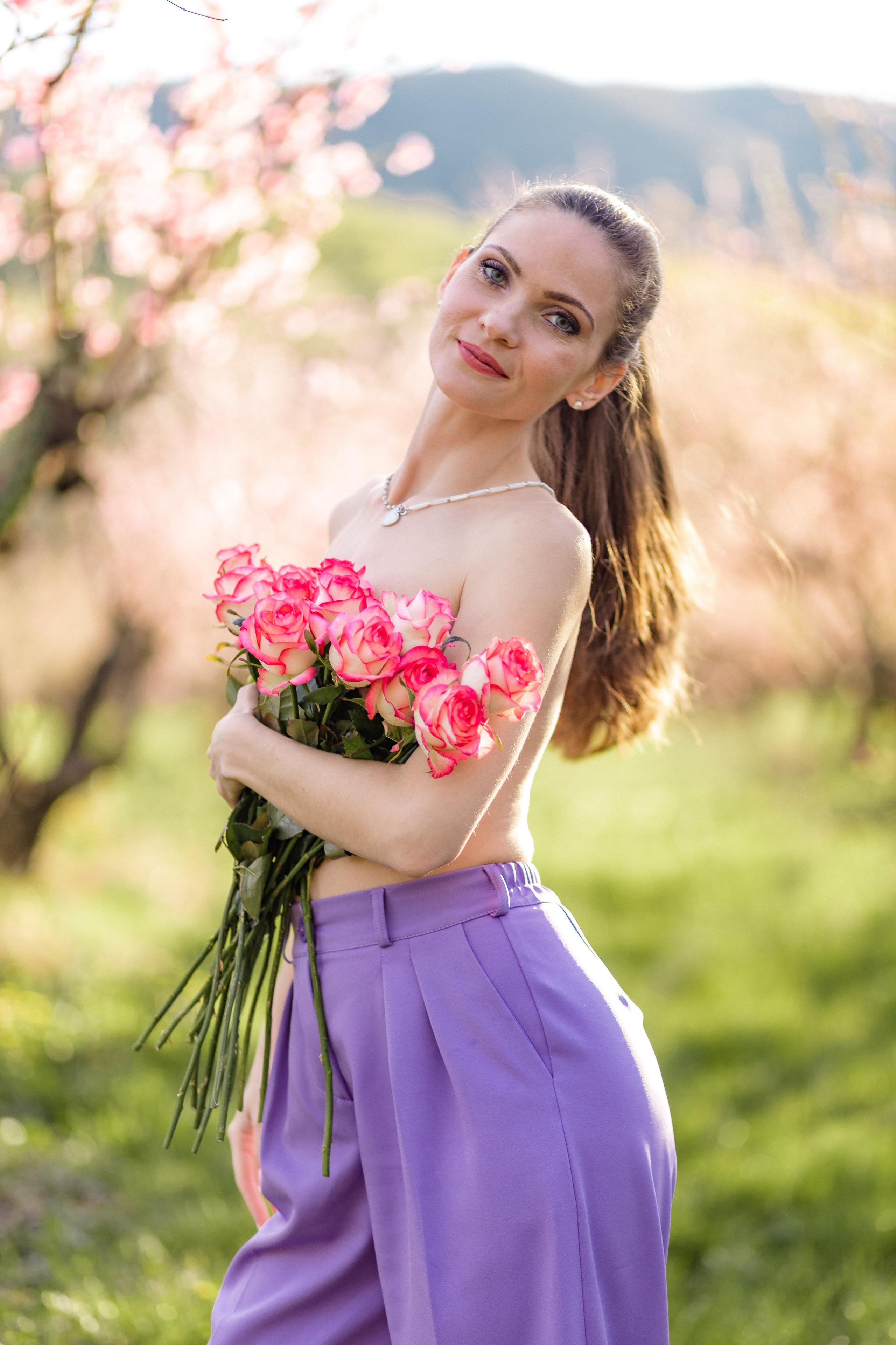 Мария и цветение персика