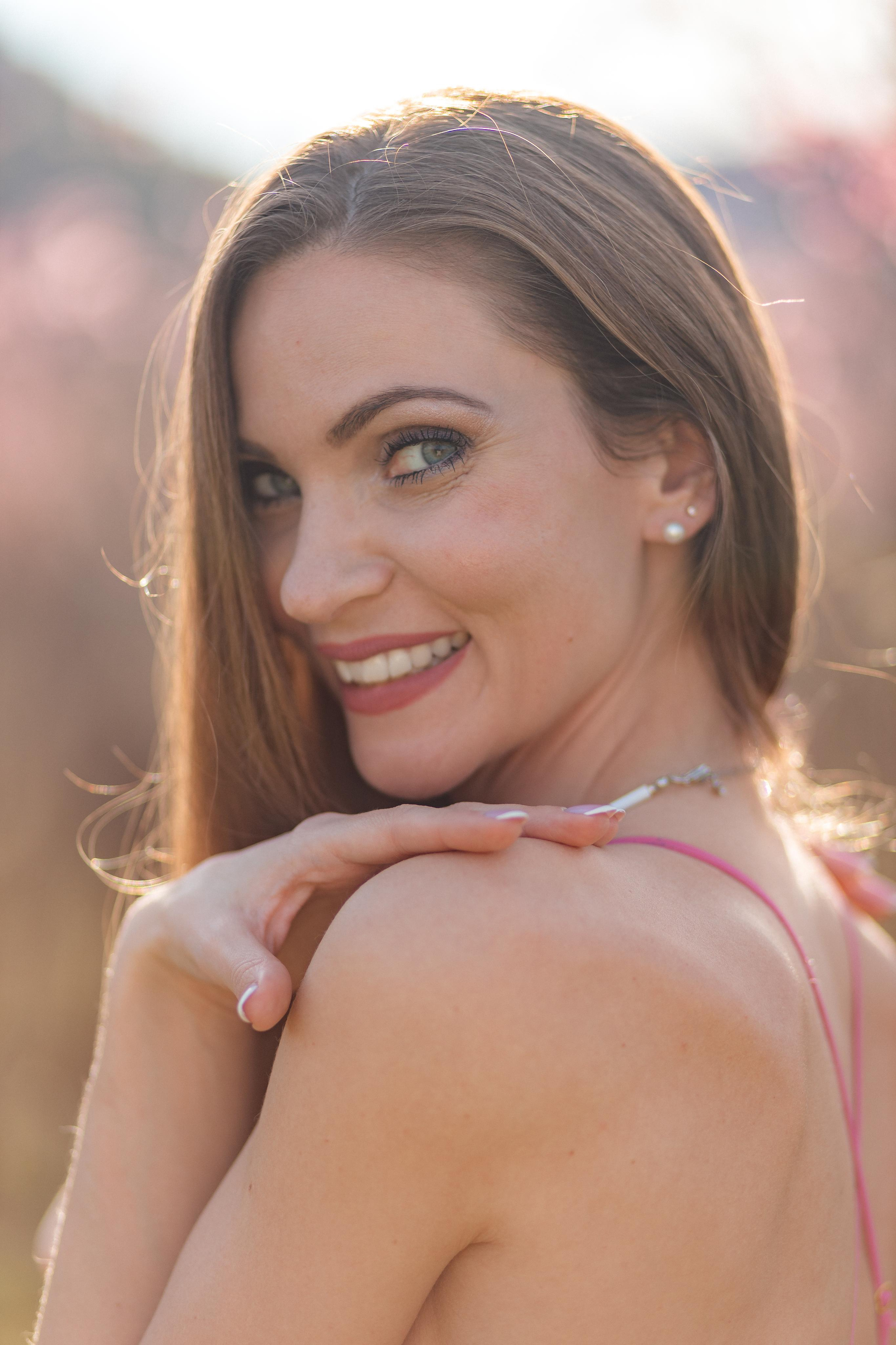 Мария и цветение персика