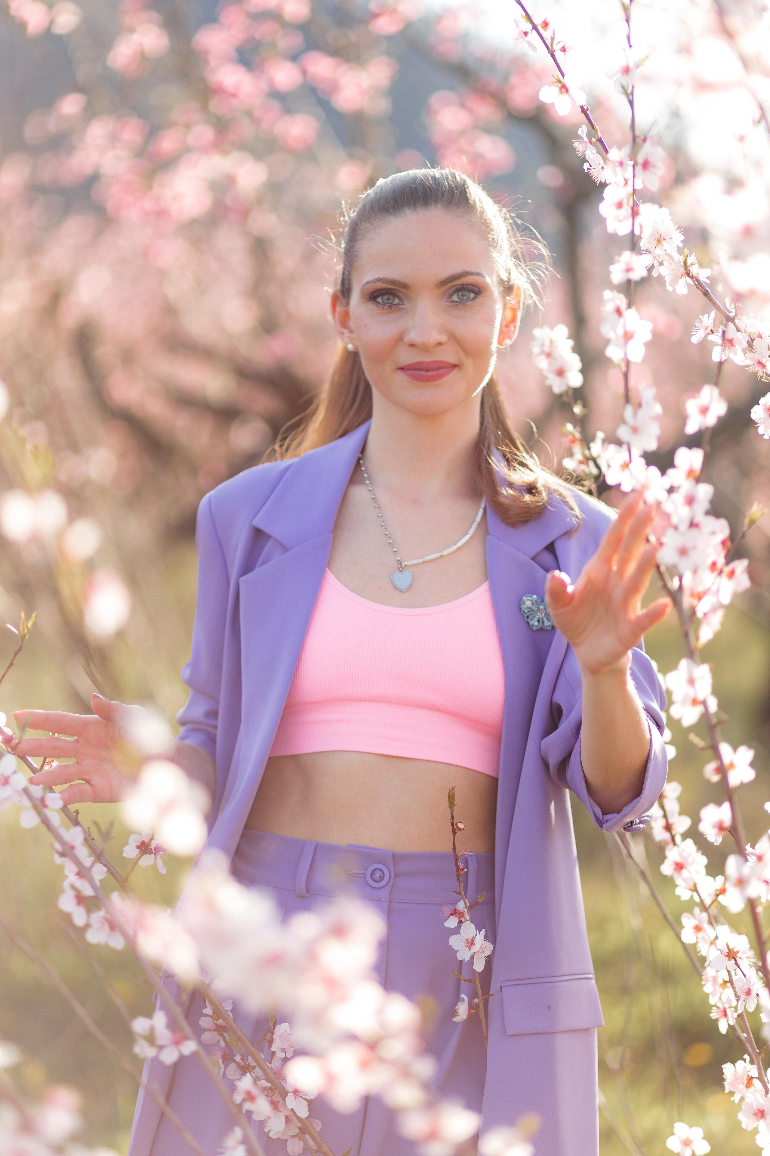 Мария и цветение персика