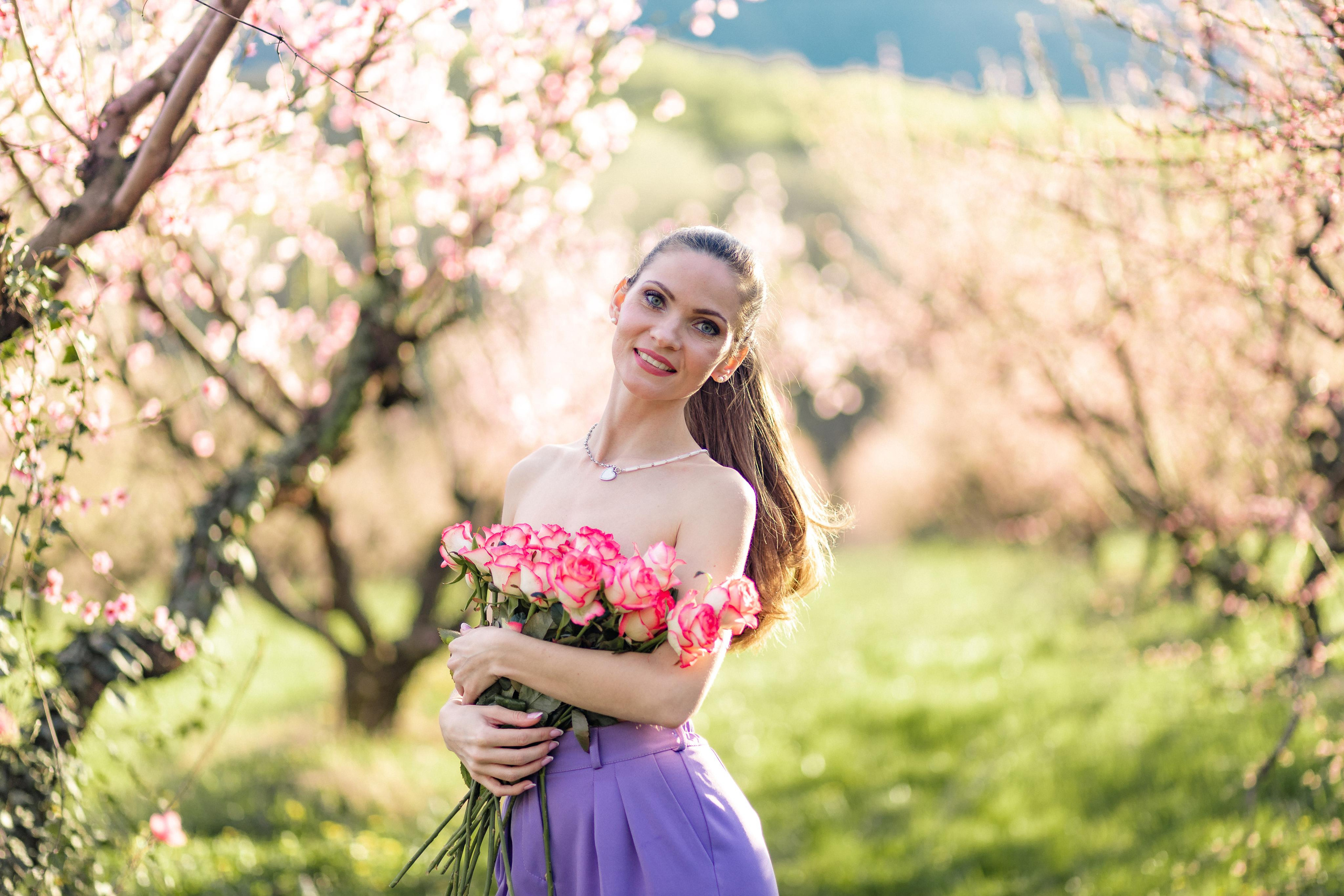 Мария и цветение персика