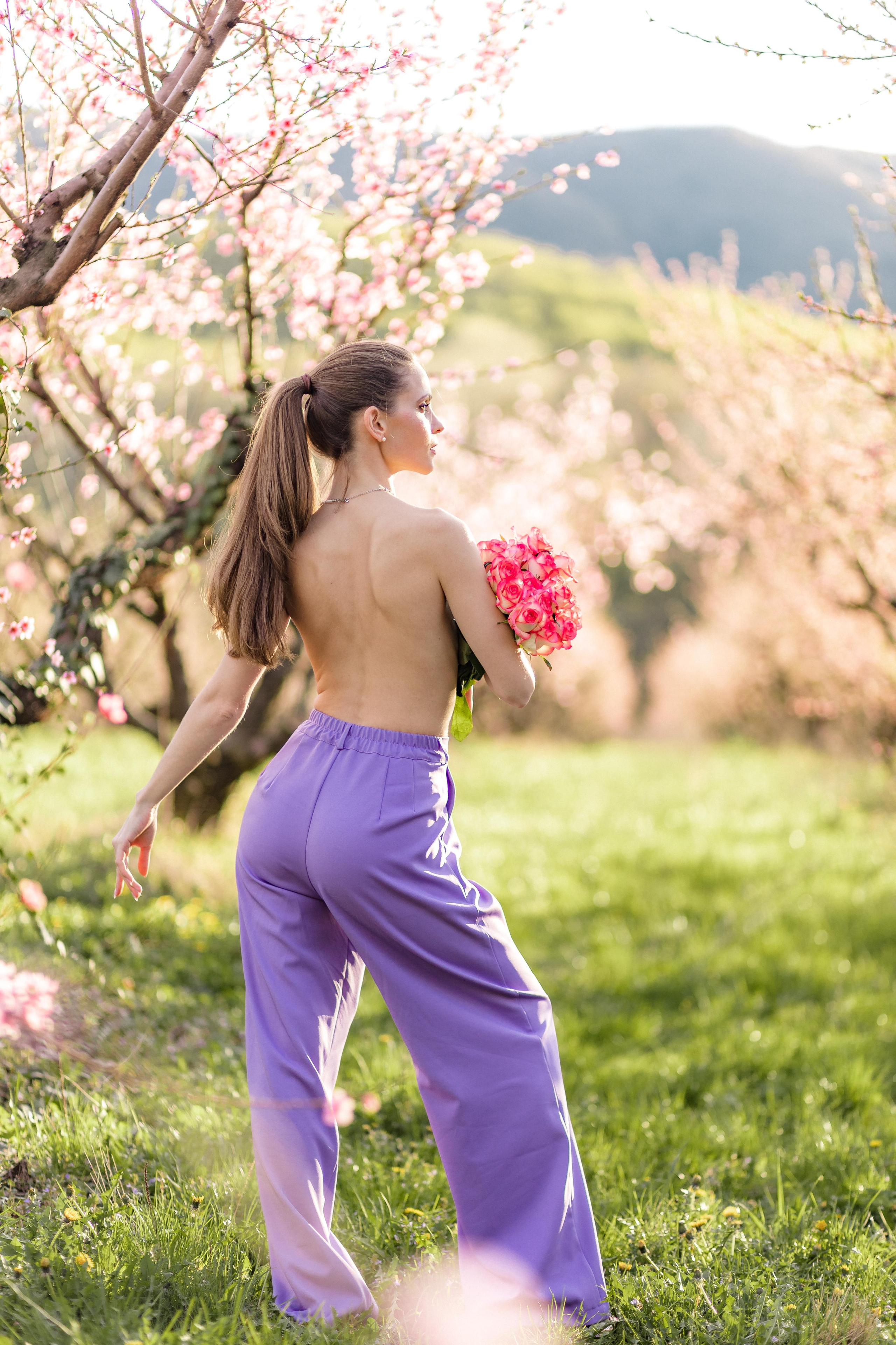 Мария и цветение персика