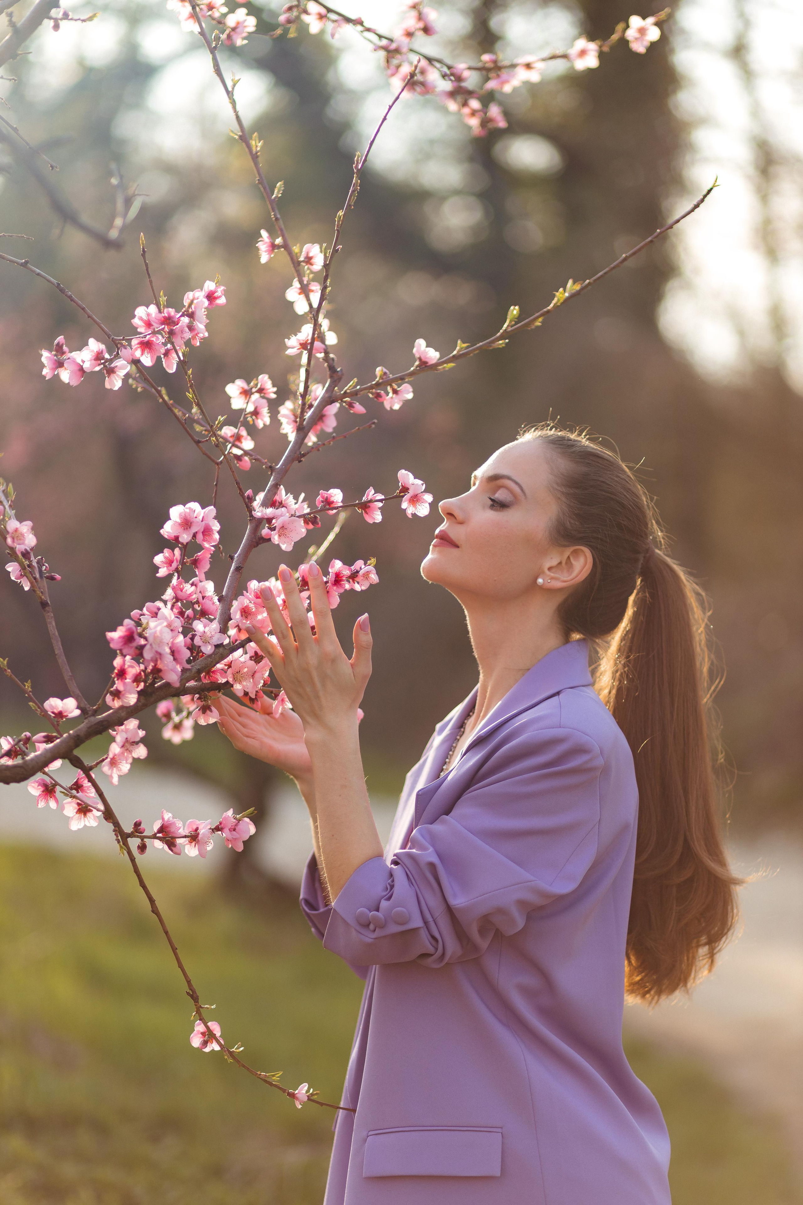 Мария и цветение персика