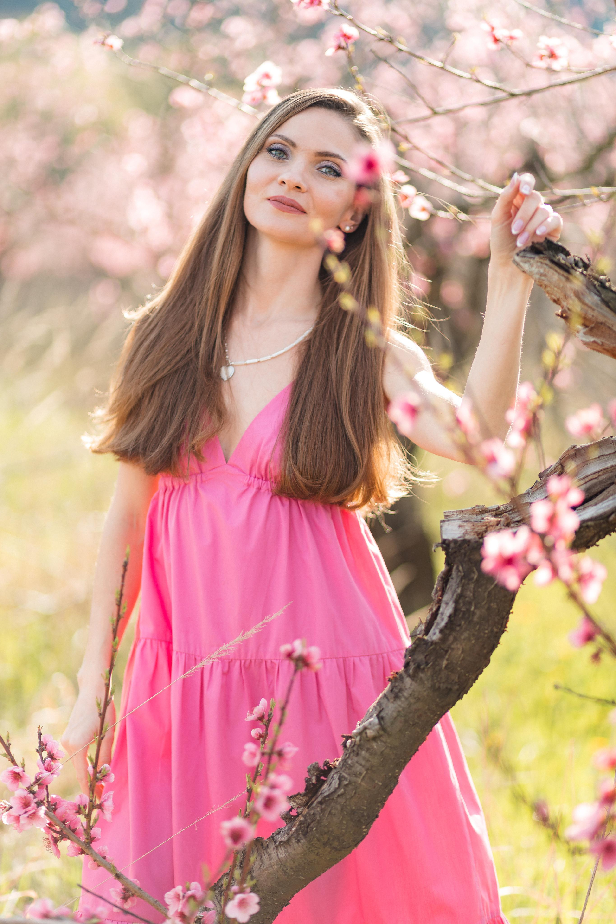 Мария и цветение персика