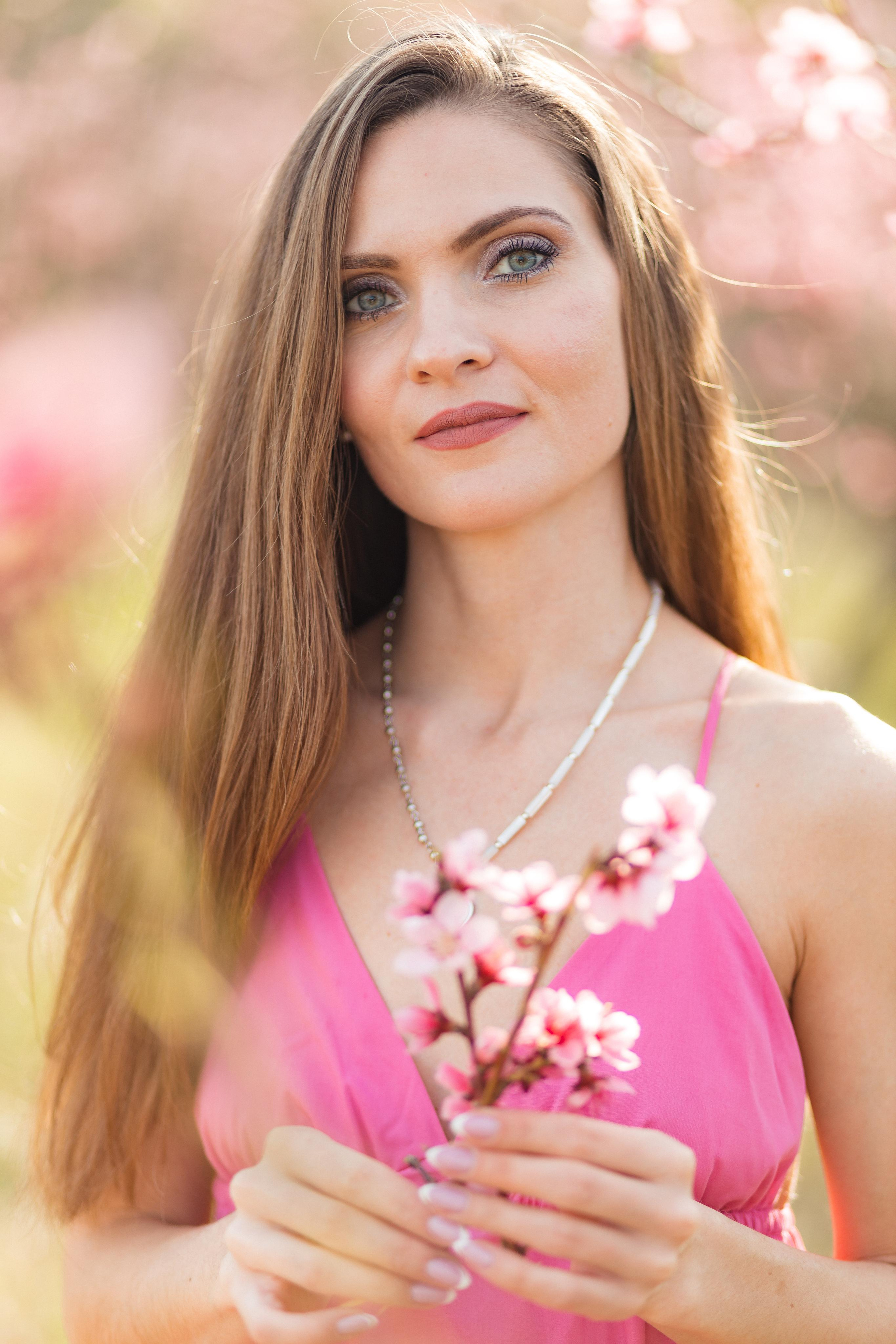 Мария и цветение персика