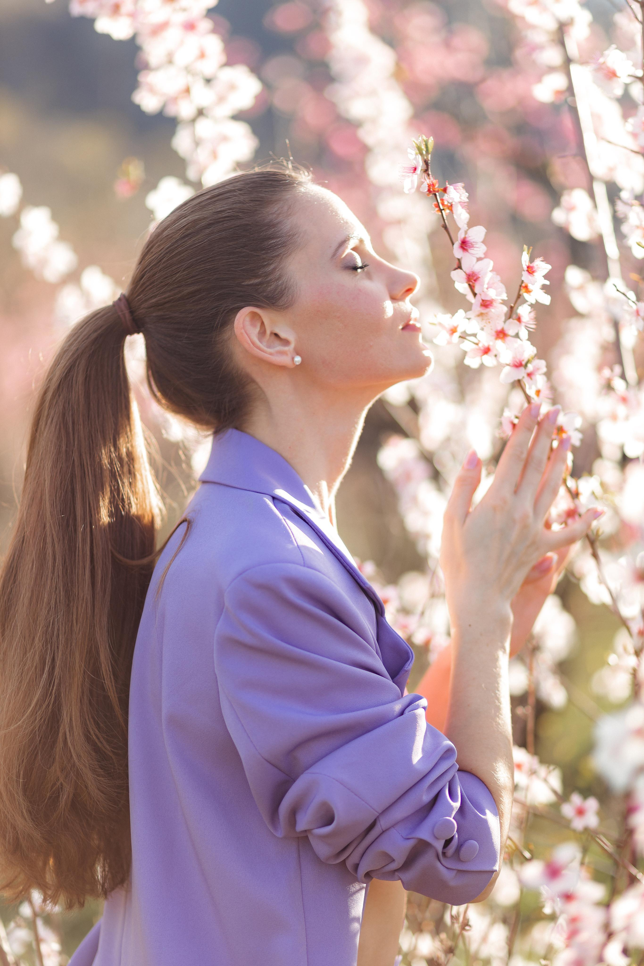 Мария и цветение персика