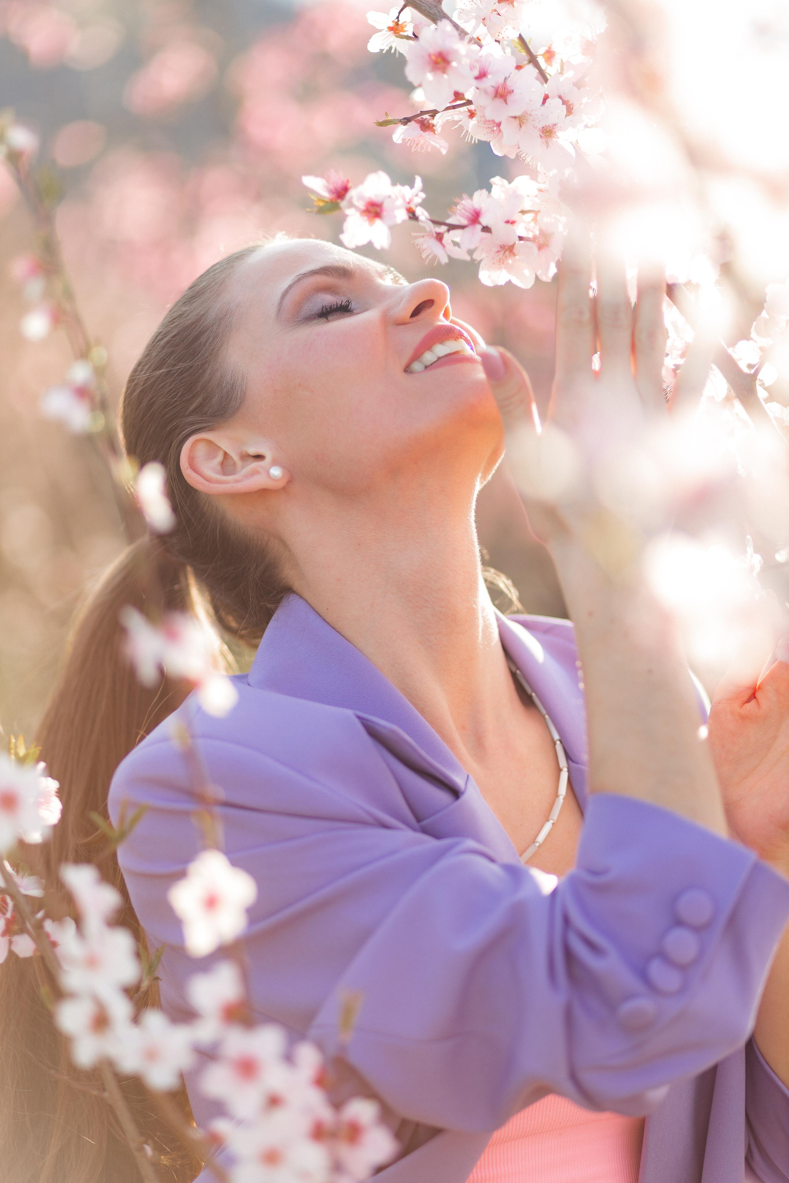 Мария и цветение персика