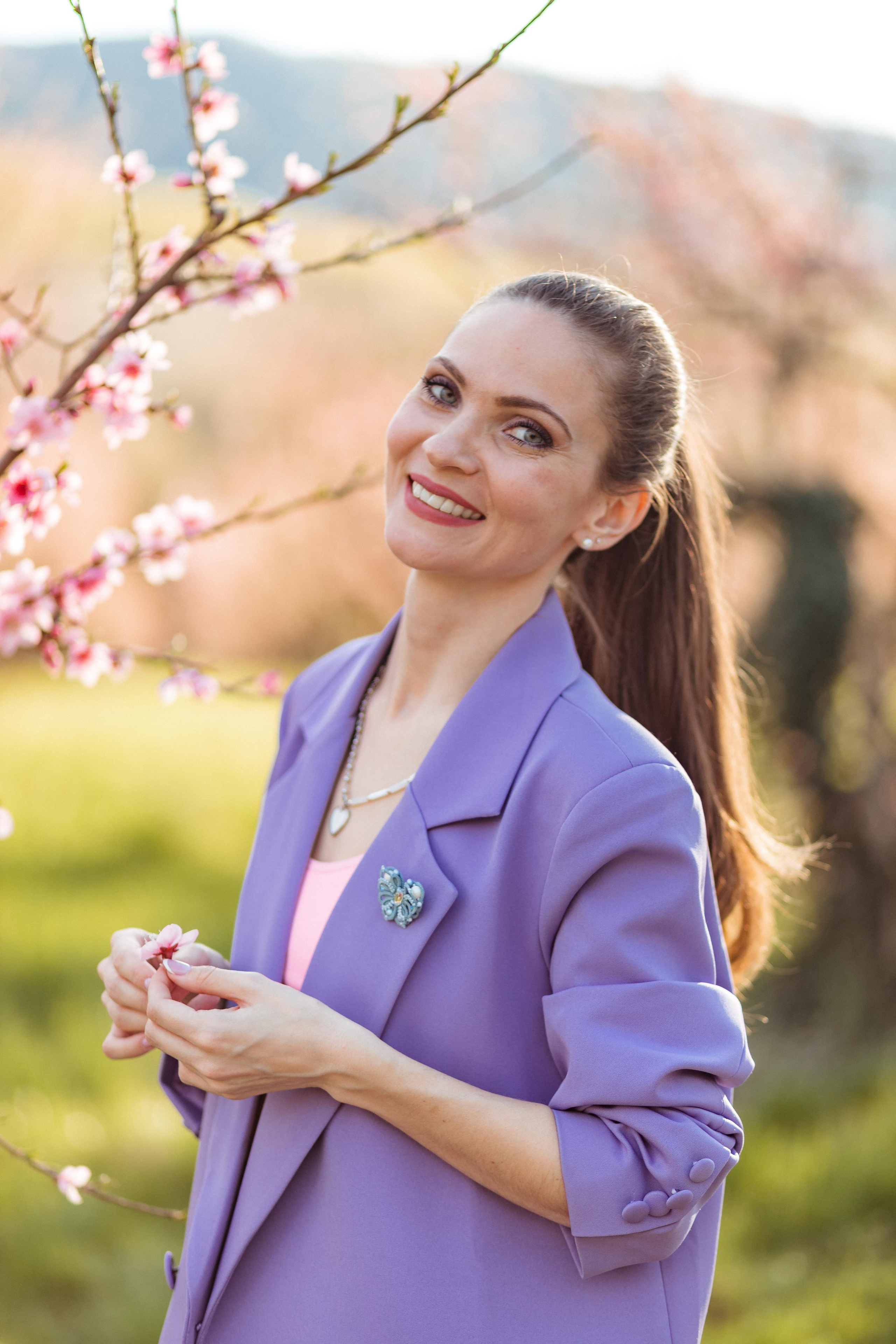 Мария и цветение персика