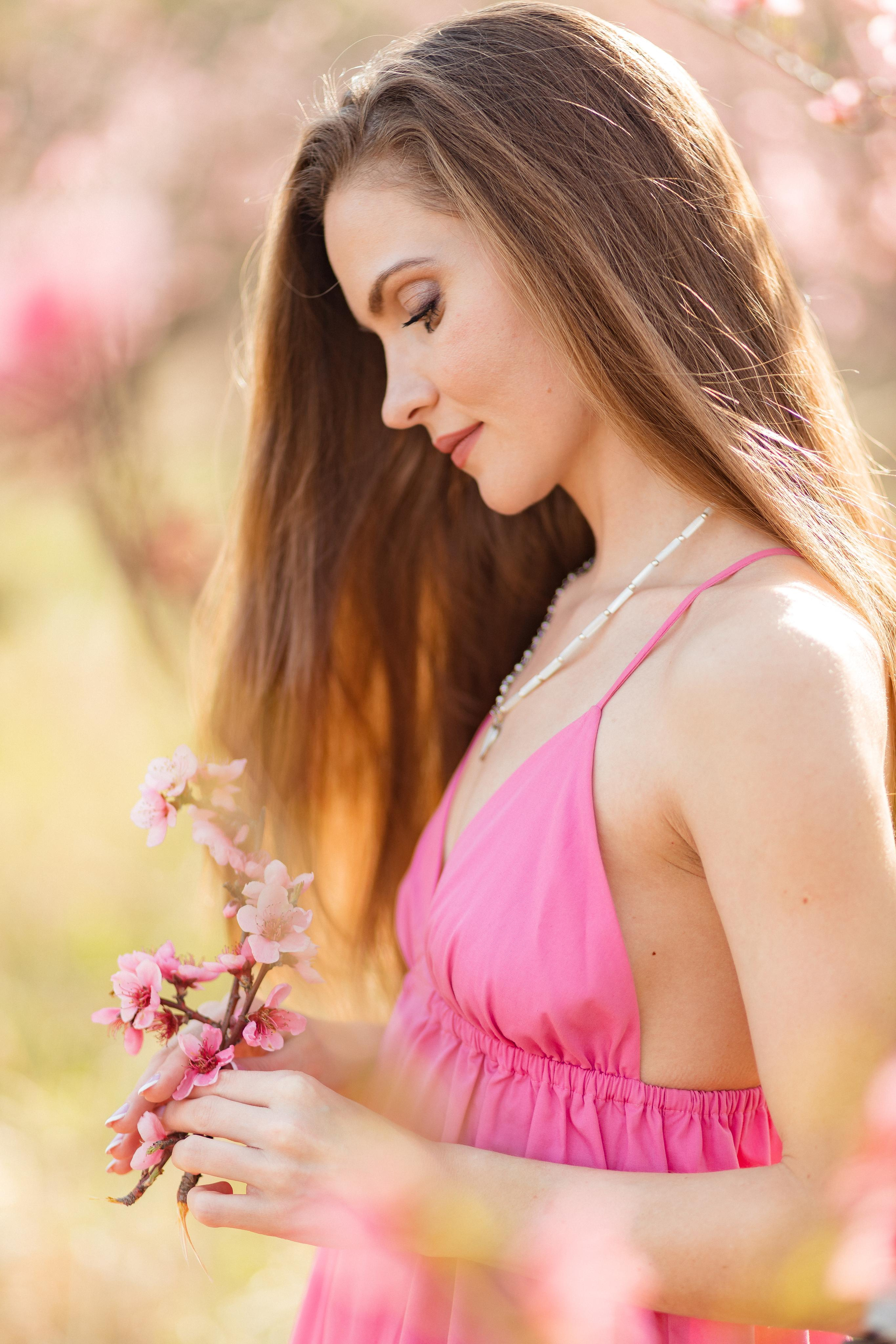 Мария и цветение персика