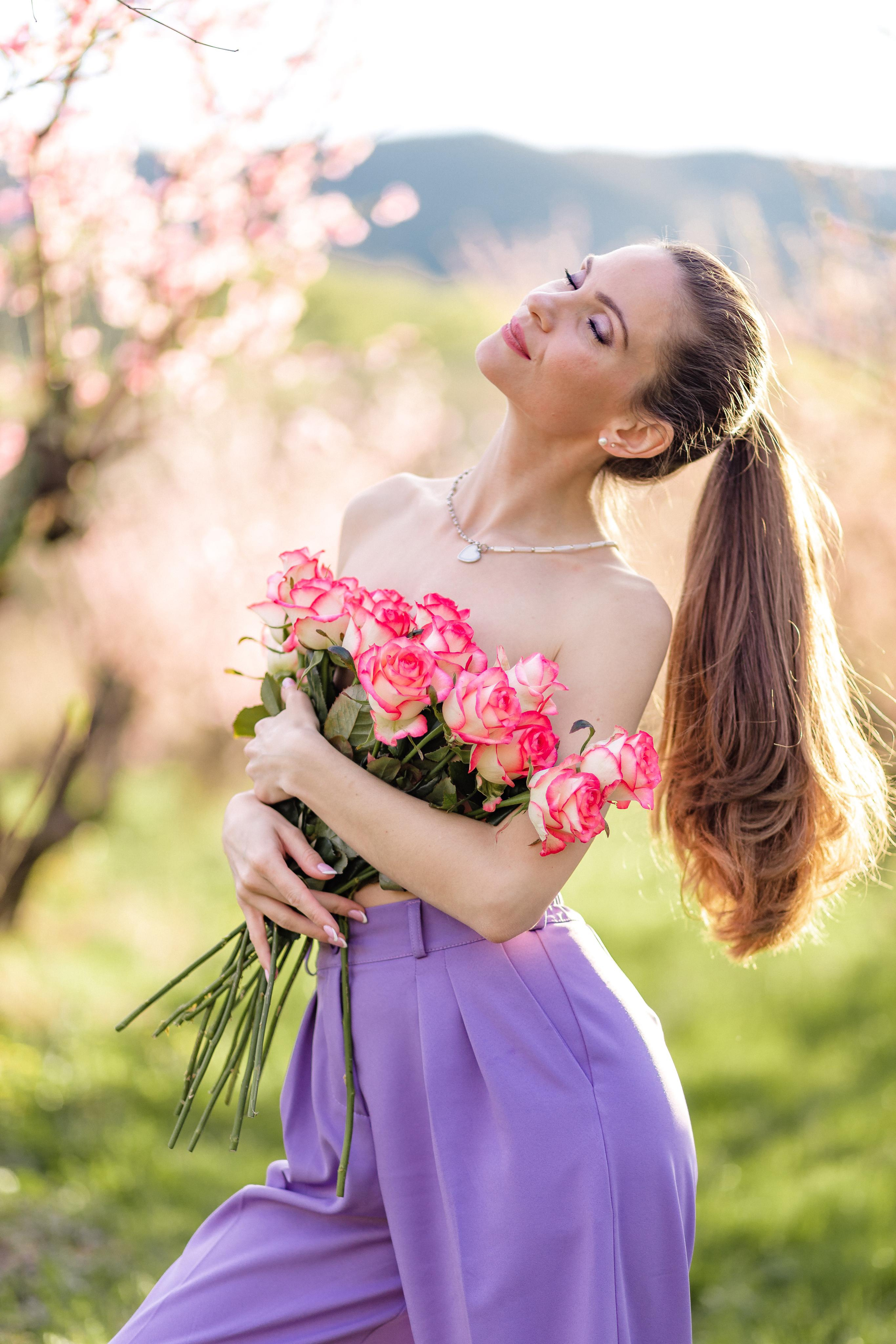 Мария и цветение персика