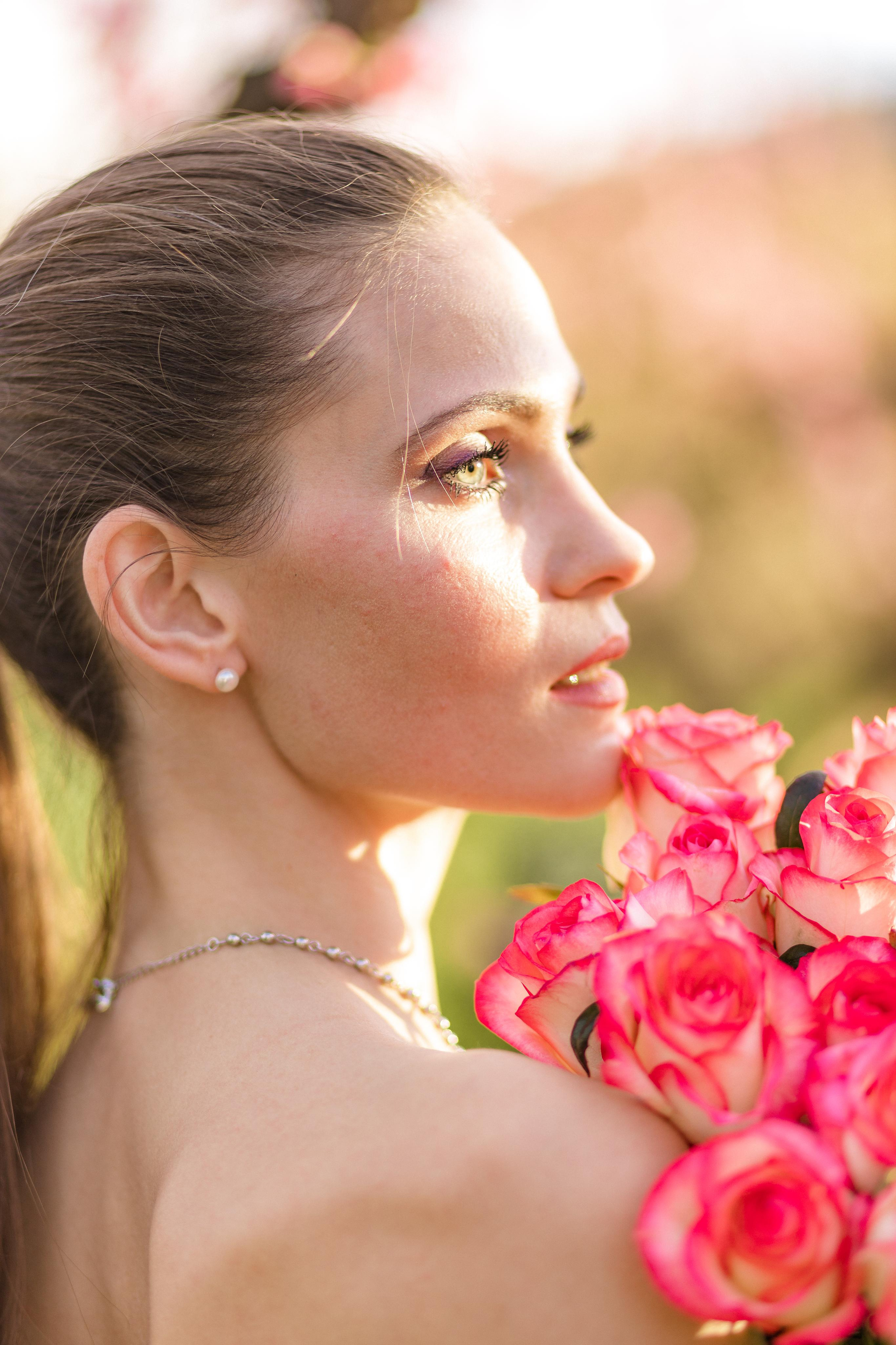 Мария и цветение персика