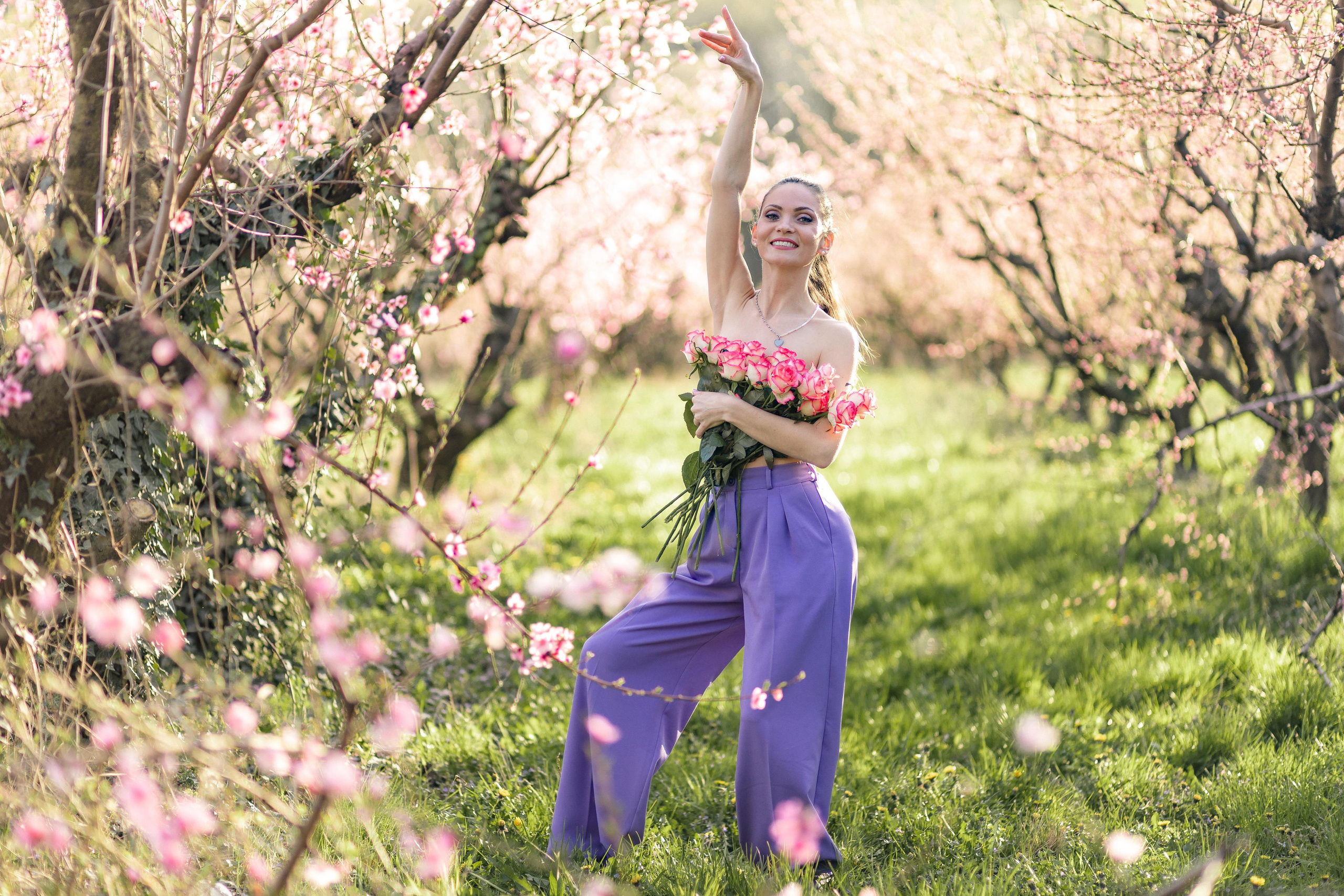 Мария и цветение персика