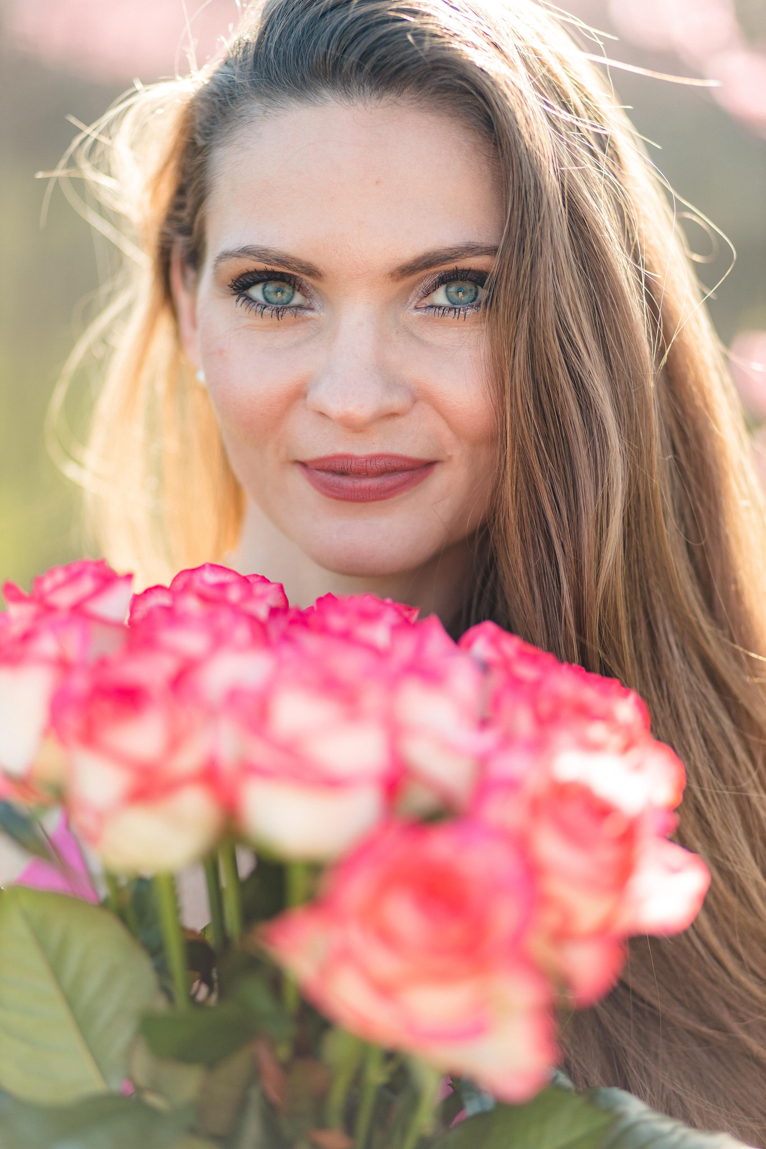 Мария и цветение персика