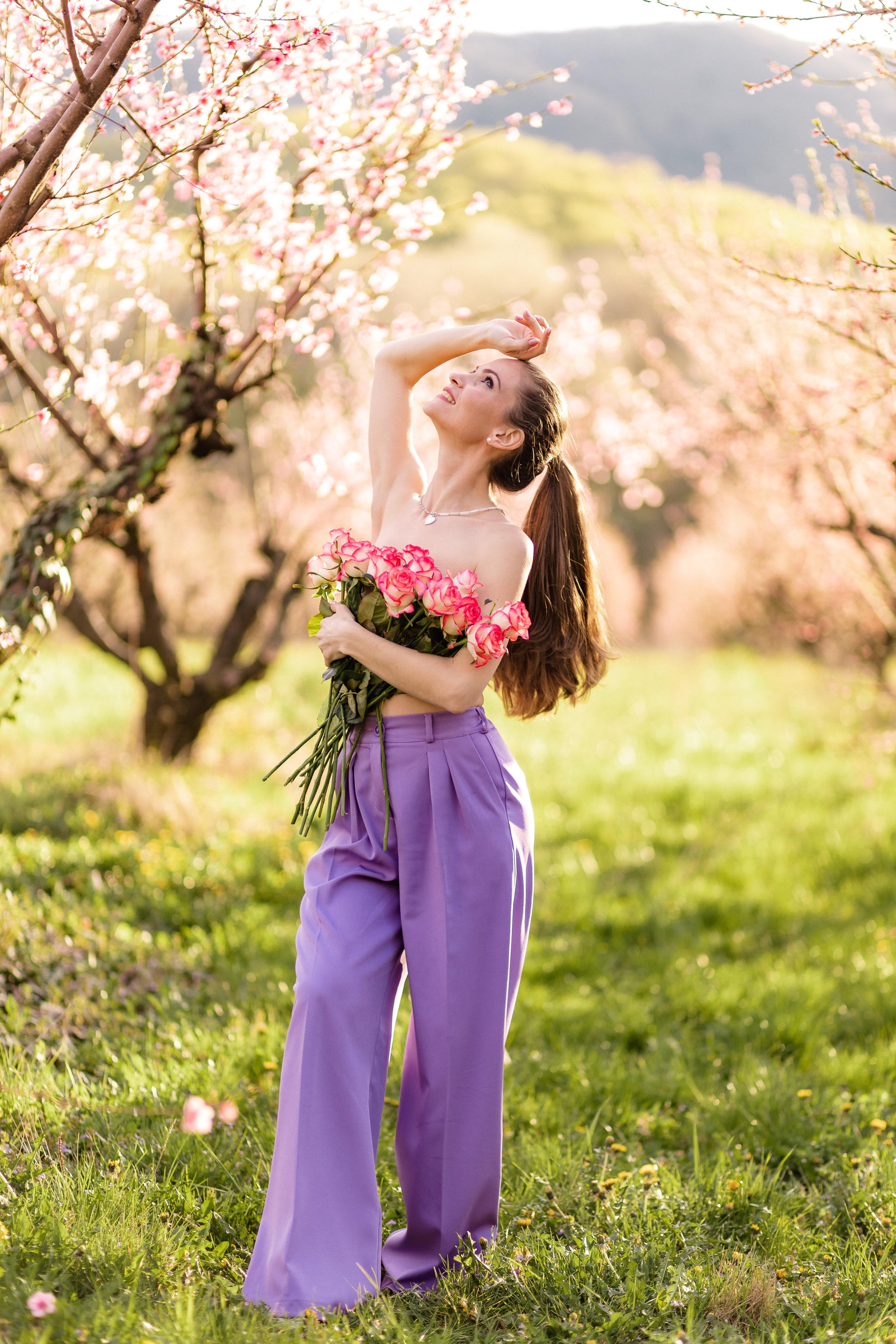 Мария и цветение персика