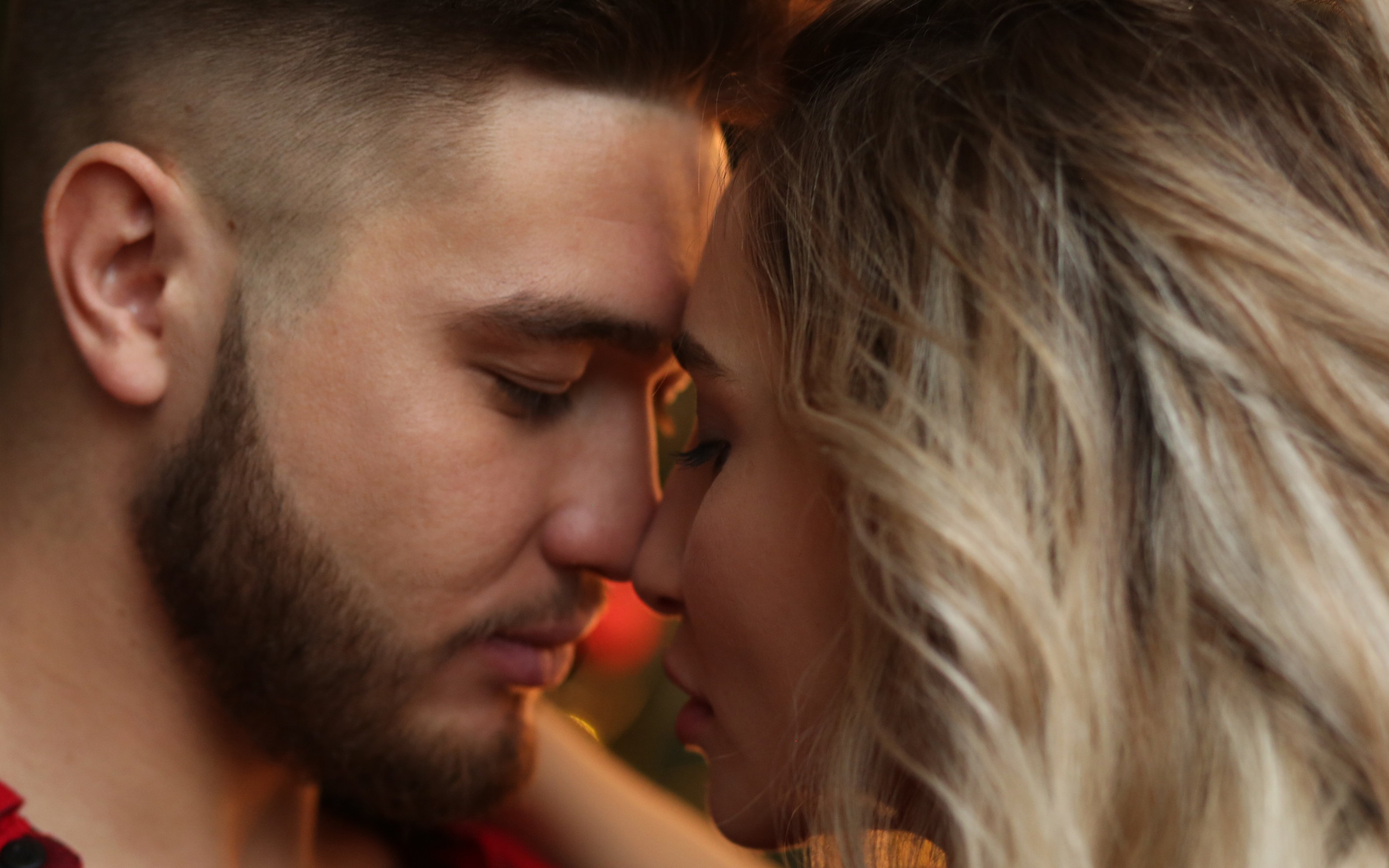 Love Story для пары. Фотосессия в студии в Москве от профессионального фотографа услуги по доступным ценам