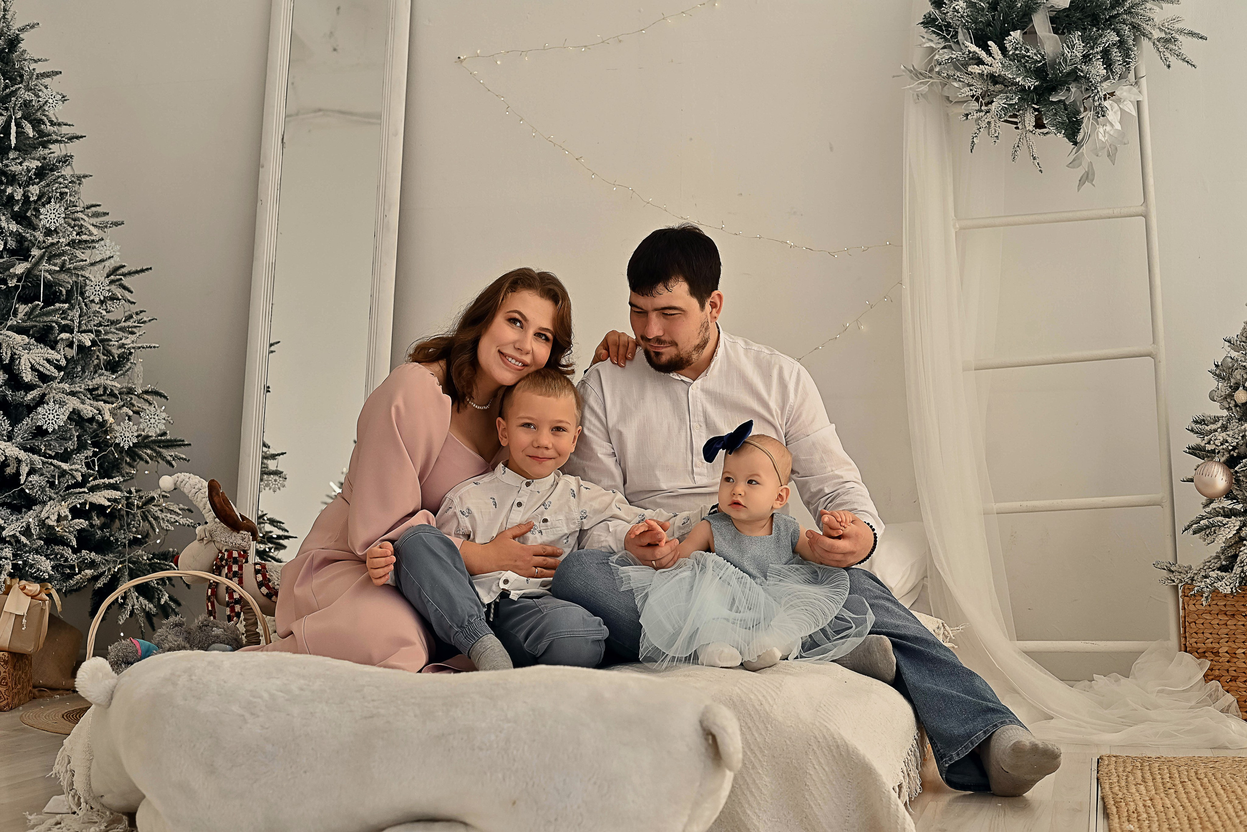 Екатерина, Алексей, Мишаня и Юлечка. Фотографы крещения/венчания  Красноярск Татьяна и Вячеслав Переваловы