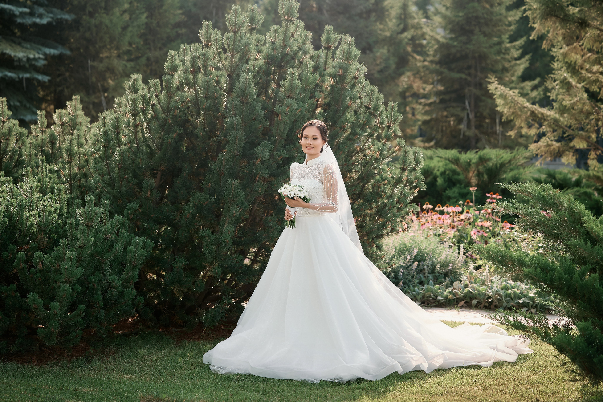 Аяз и Аделя. Свадебная фотосессия душевной пары в белых одеяниях на белых одеялах…. Мое имя Раиль. Я репортажный фотограф в Казани, так же мой любимый жанр — свадебный фотограф