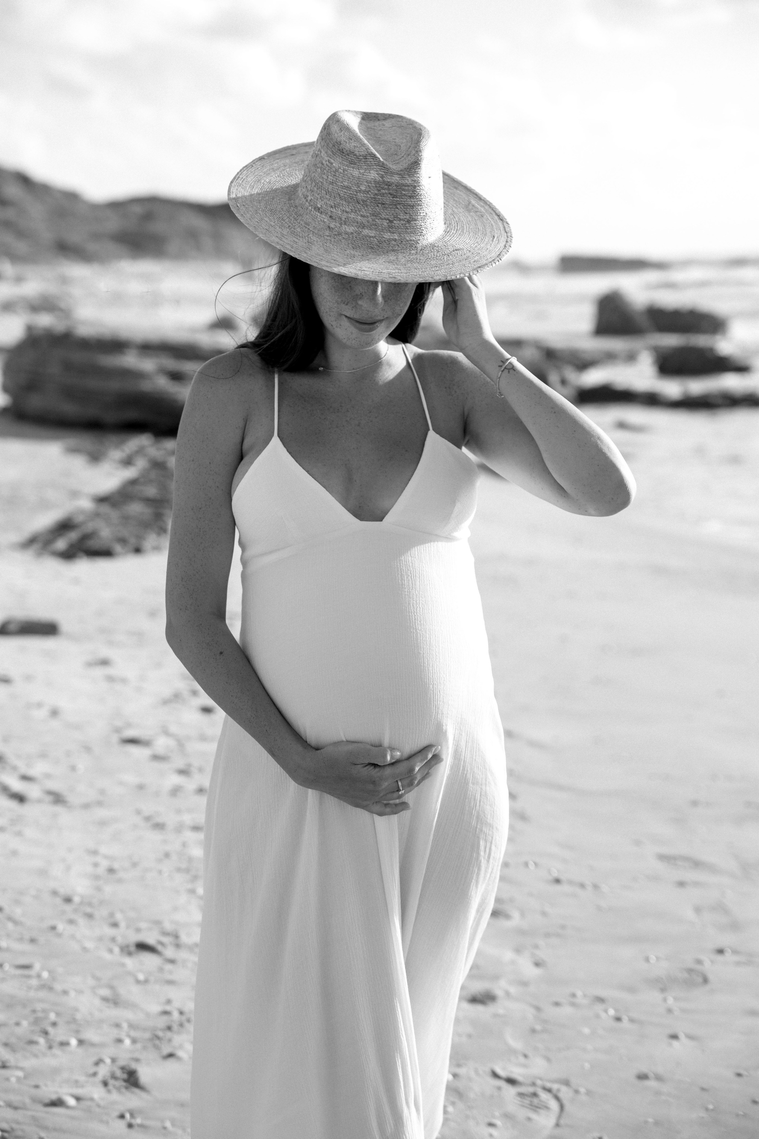 Pregnancy photoshoot near the sea. Wedding and family photographer