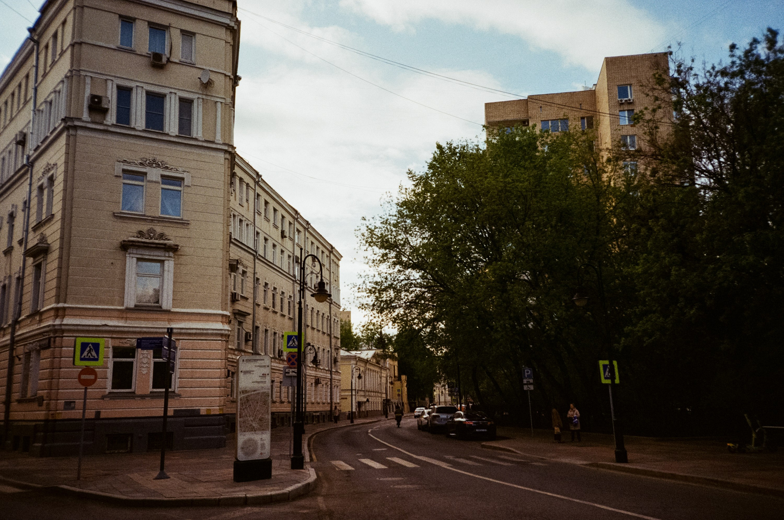 Ул. Малая и Большая Никитская | Ricoh R1 | Fujifilm Fujicolor C200