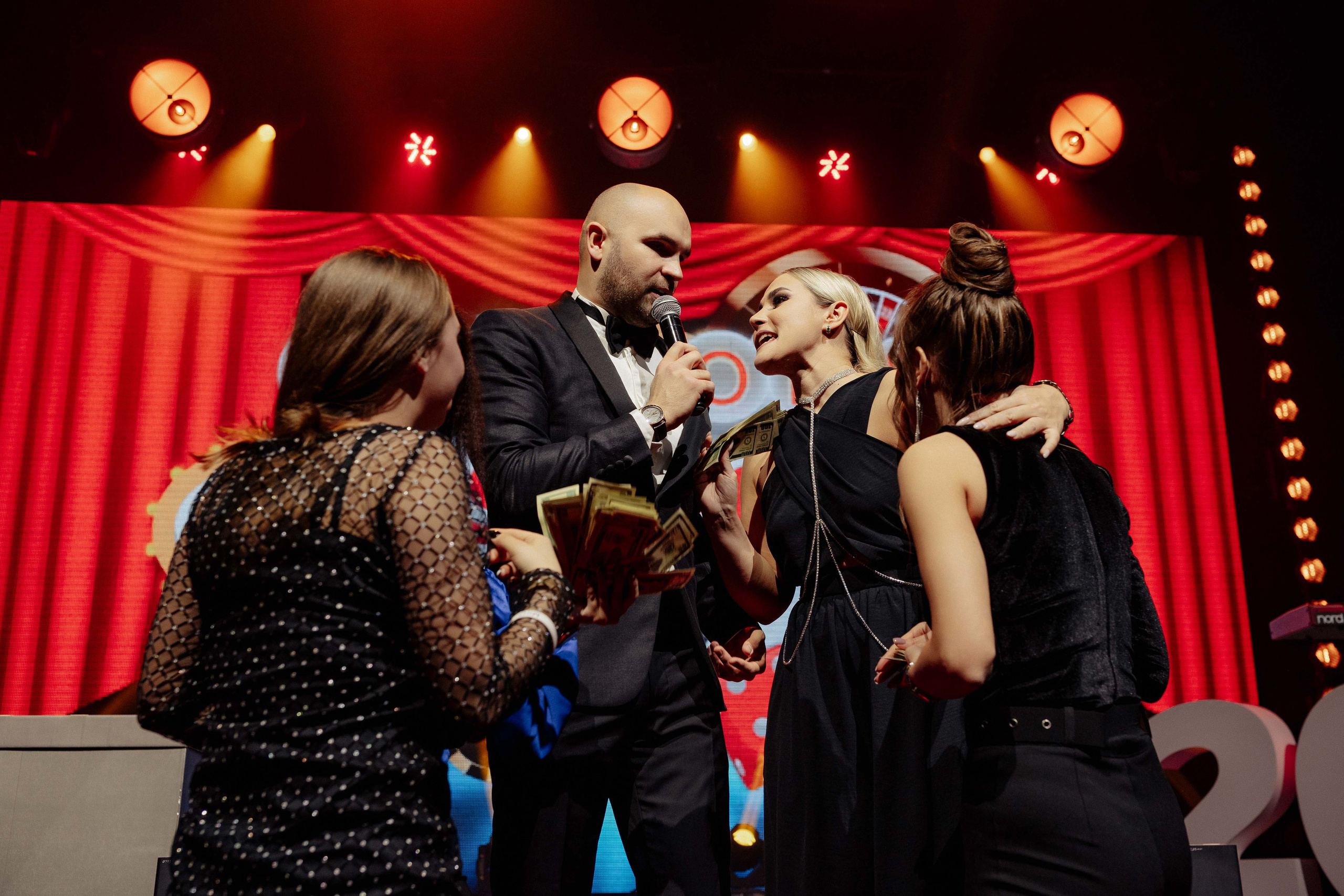 Корпоратив Срочно Деньги. Алексей Шаров — свадебный и репортажный фотограф в Нижнем Новгороде