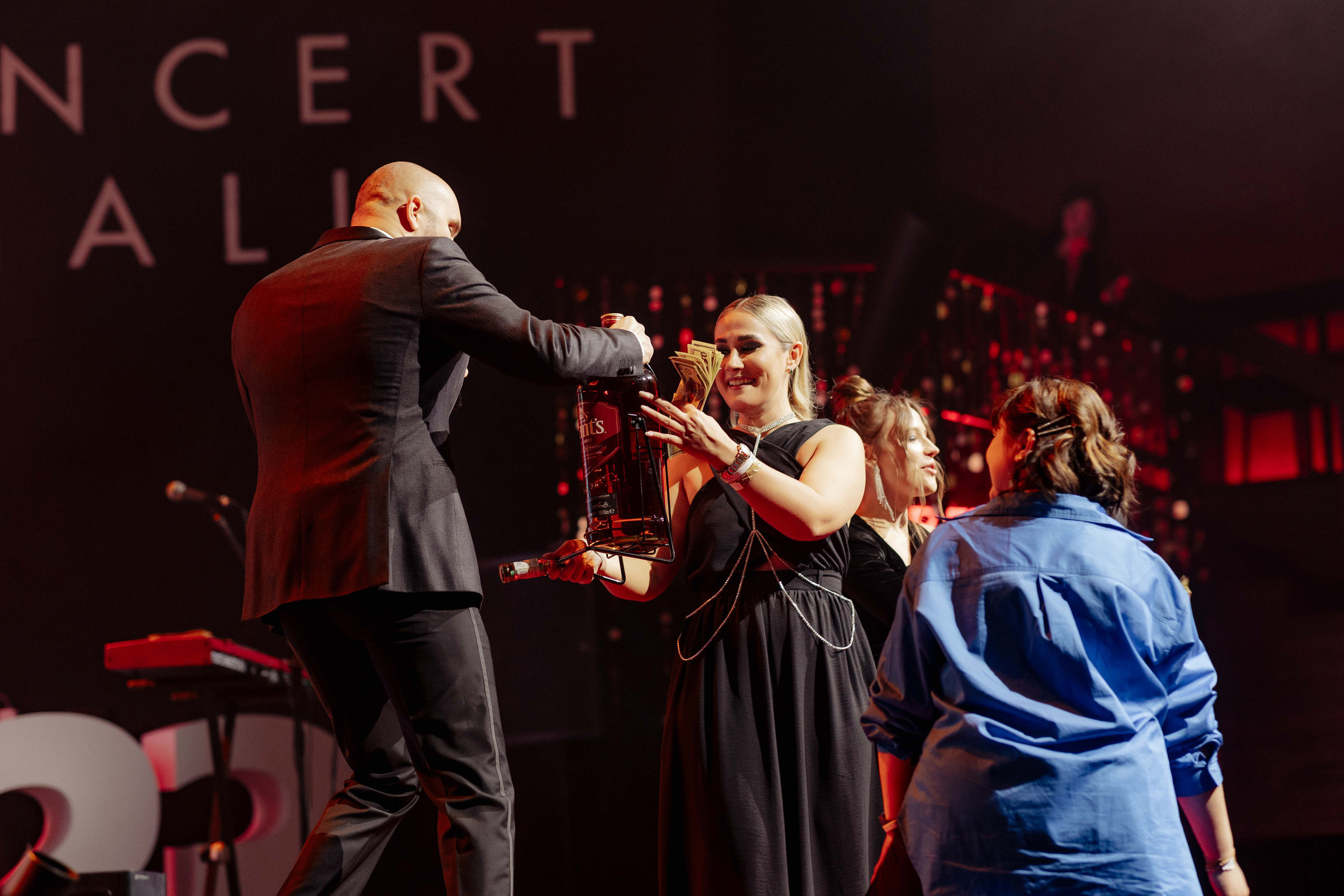 Корпоратив Срочно Деньги. Алексей Шаров — свадебный и репортажный фотограф в Нижнем Новгороде