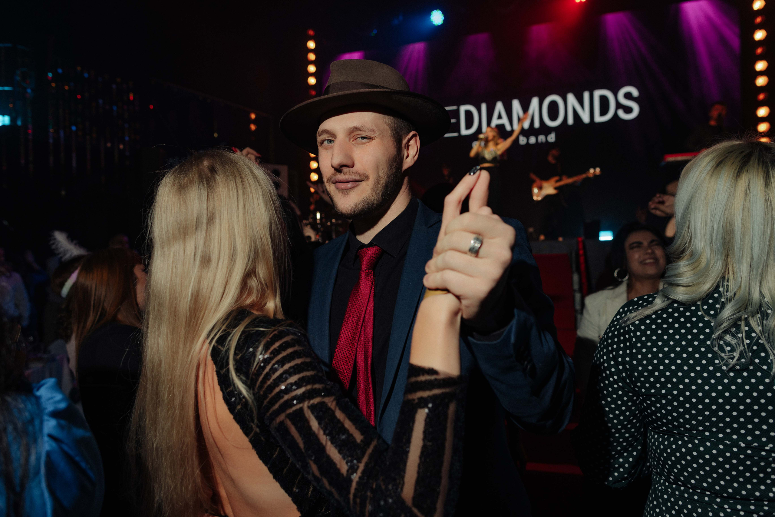 Корпоратив Срочно Деньги. Алексей Шаров — свадебный и репортажный фотограф в Нижнем Новгороде