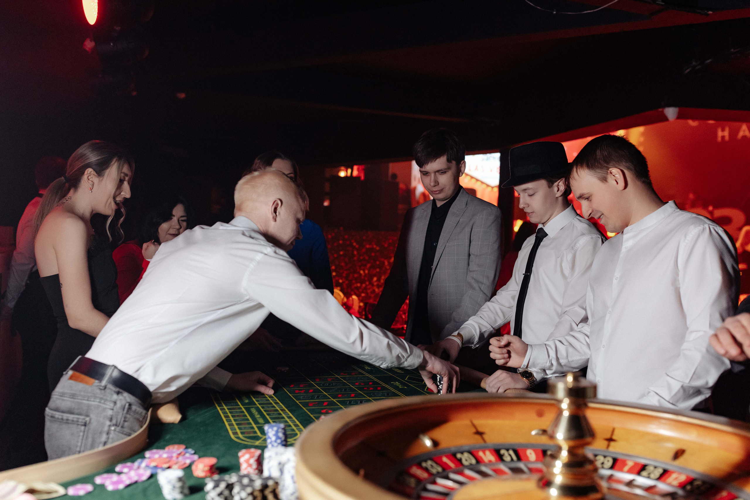 Корпоратив Срочно Деньги. Алексей Шаров — свадебный и репортажный фотограф в Нижнем Новгороде