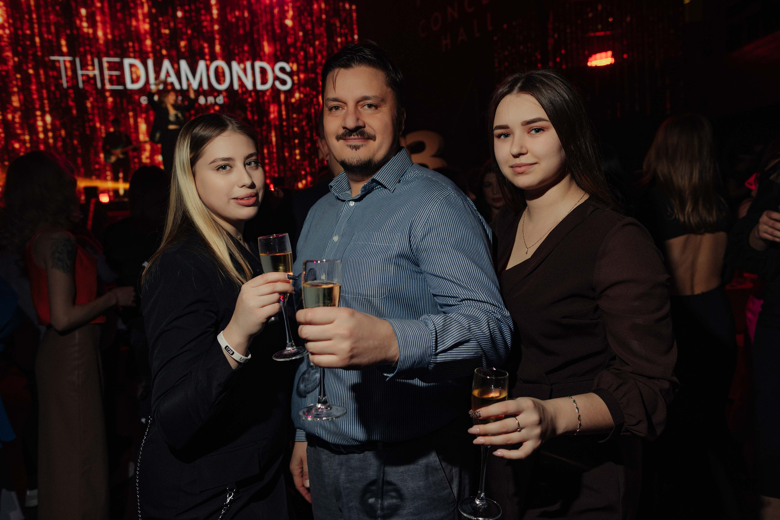 Корпоратив Срочно Деньги. Алексей Шаров — свадебный и репортажный фотограф в Нижнем Новгороде