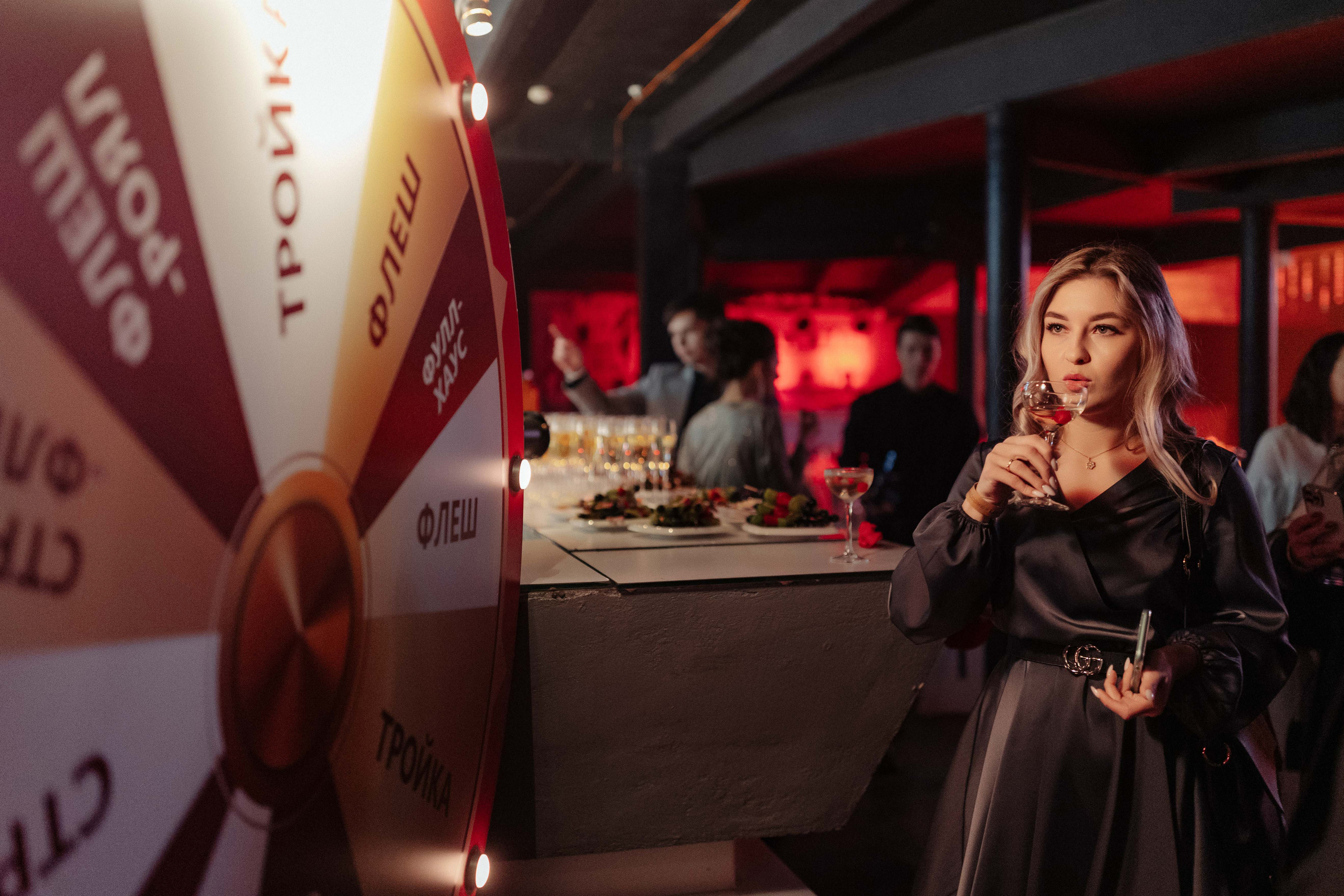 Корпоратив Срочно Деньги. Алексей Шаров — свадебный и репортажный фотограф в Нижнем Новгороде