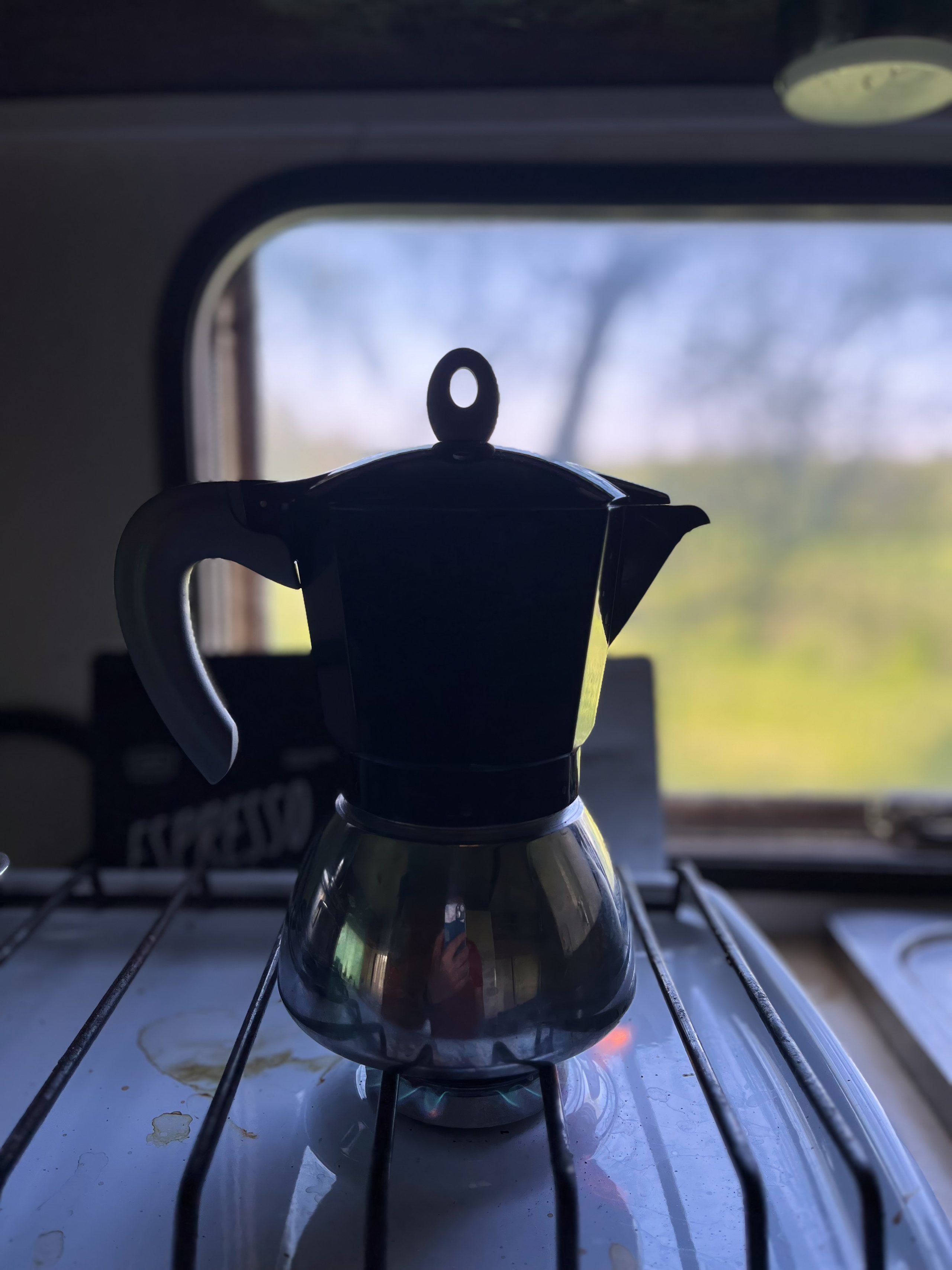 На берегу Угры. Конец мая 2024 года. Фотограф Никифоров-Гордеев Сергей. Москва и МО