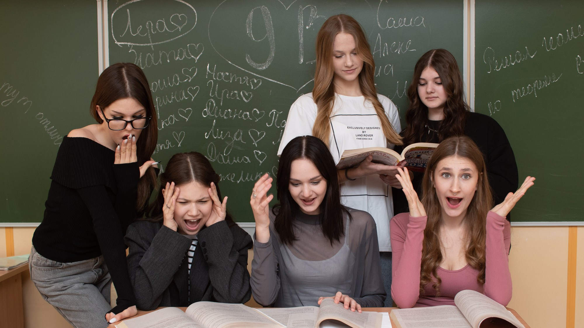 Старшая школа. Школьный фотограф, Новосибирск. Выпускные альбомы для школьников и детских садов, общие фото и «классные истории» для невыпускных классов