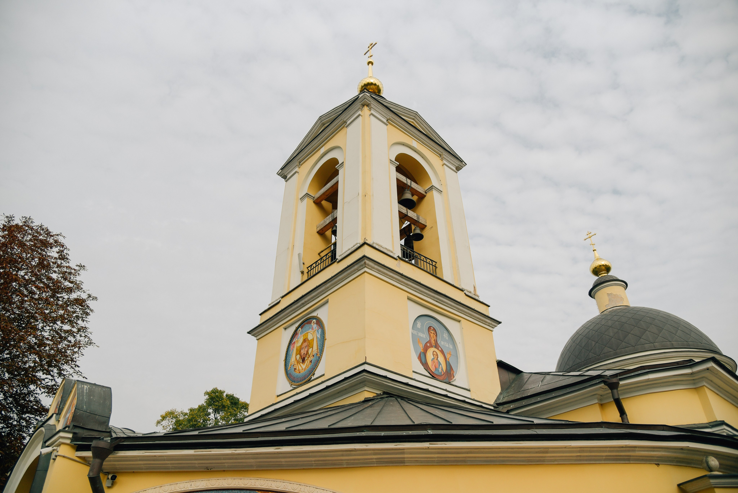 Венчание Храм Живоначальной Троицы на Воробьёвых горах. Фотограф Лола Волна, город Москва