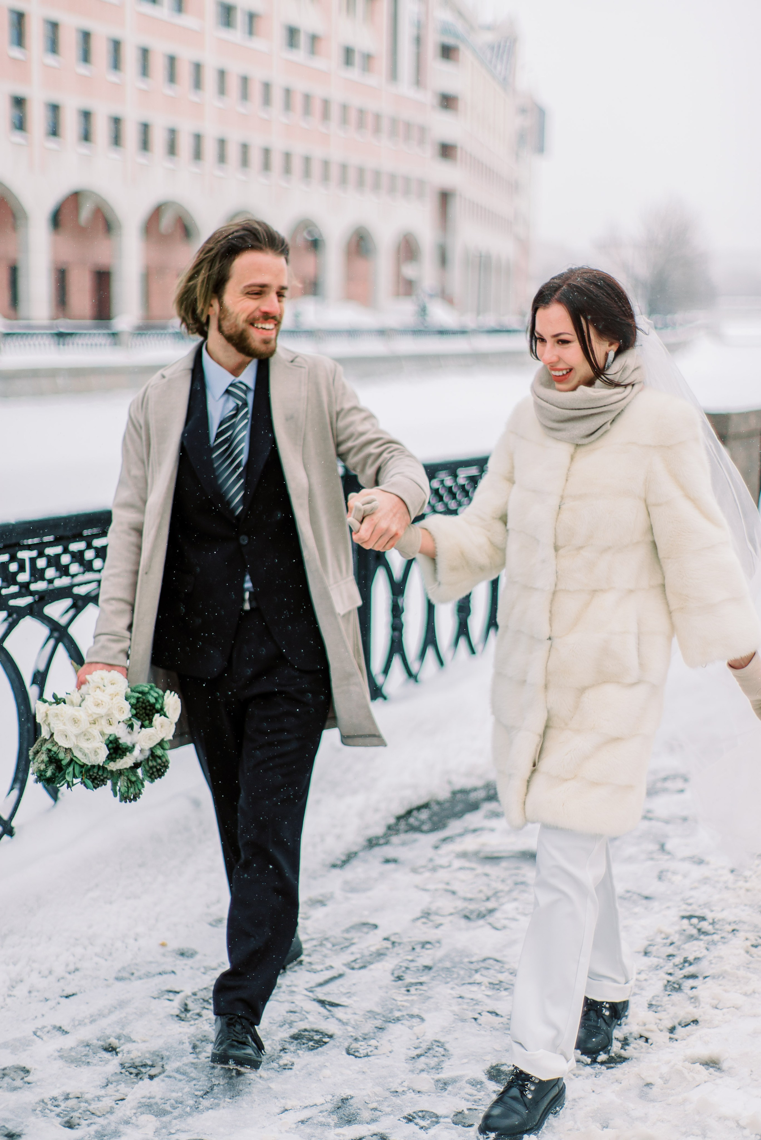Свадебная зимняя фотосессия, со сборами в студии