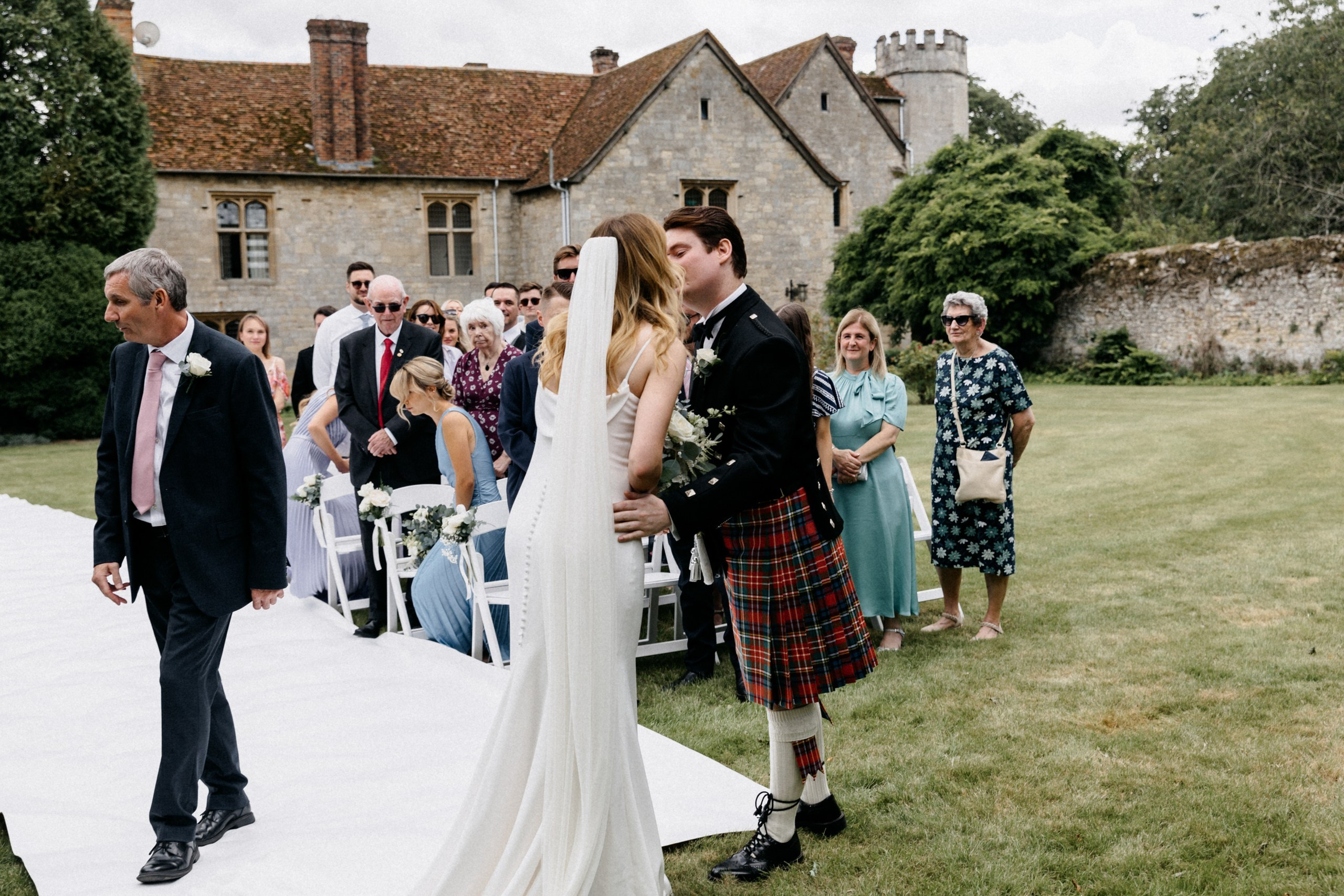 Ana & Tom Wedding at Notley Abbey. Moments Catchers — Wedding Photography & Video Duo in London