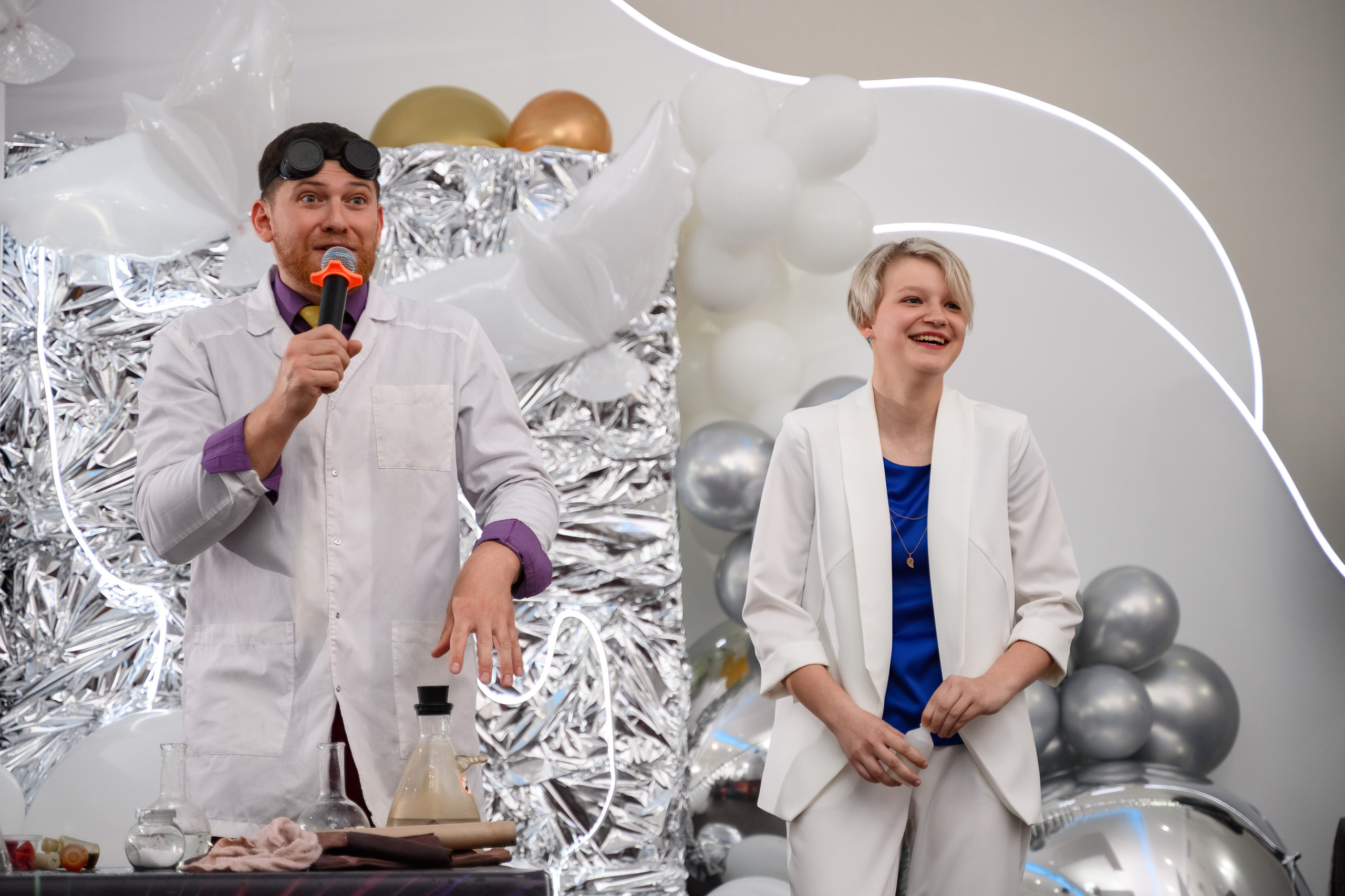 Организация фотосессии на выпускном в ресторане.