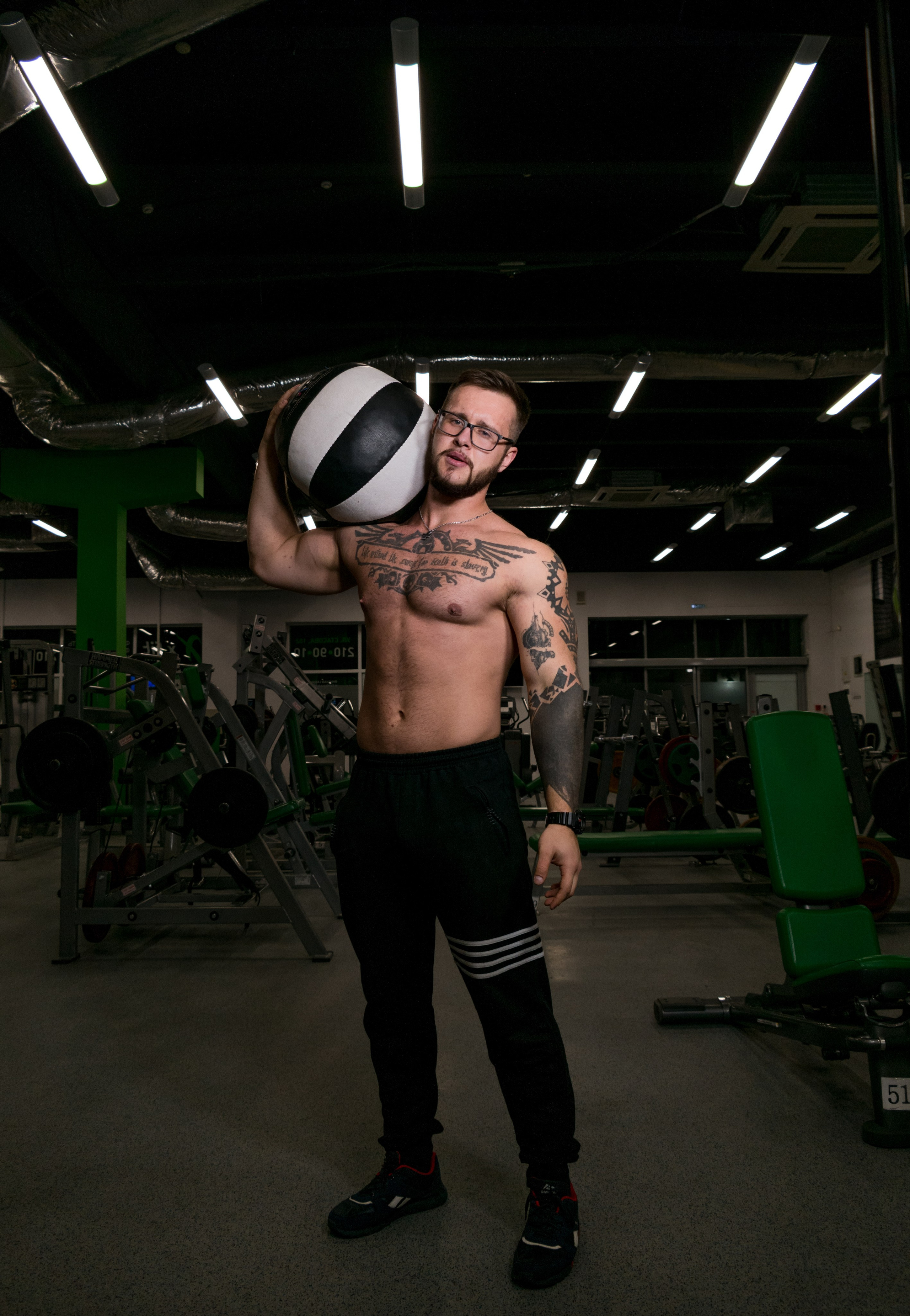 Контент-фотосъемки для экспертов и фитнес тренеров. AI Фотограф Краснодар: мужские и женские фотосессии, стилизация съемки. Нейро-фотосессии онлайн