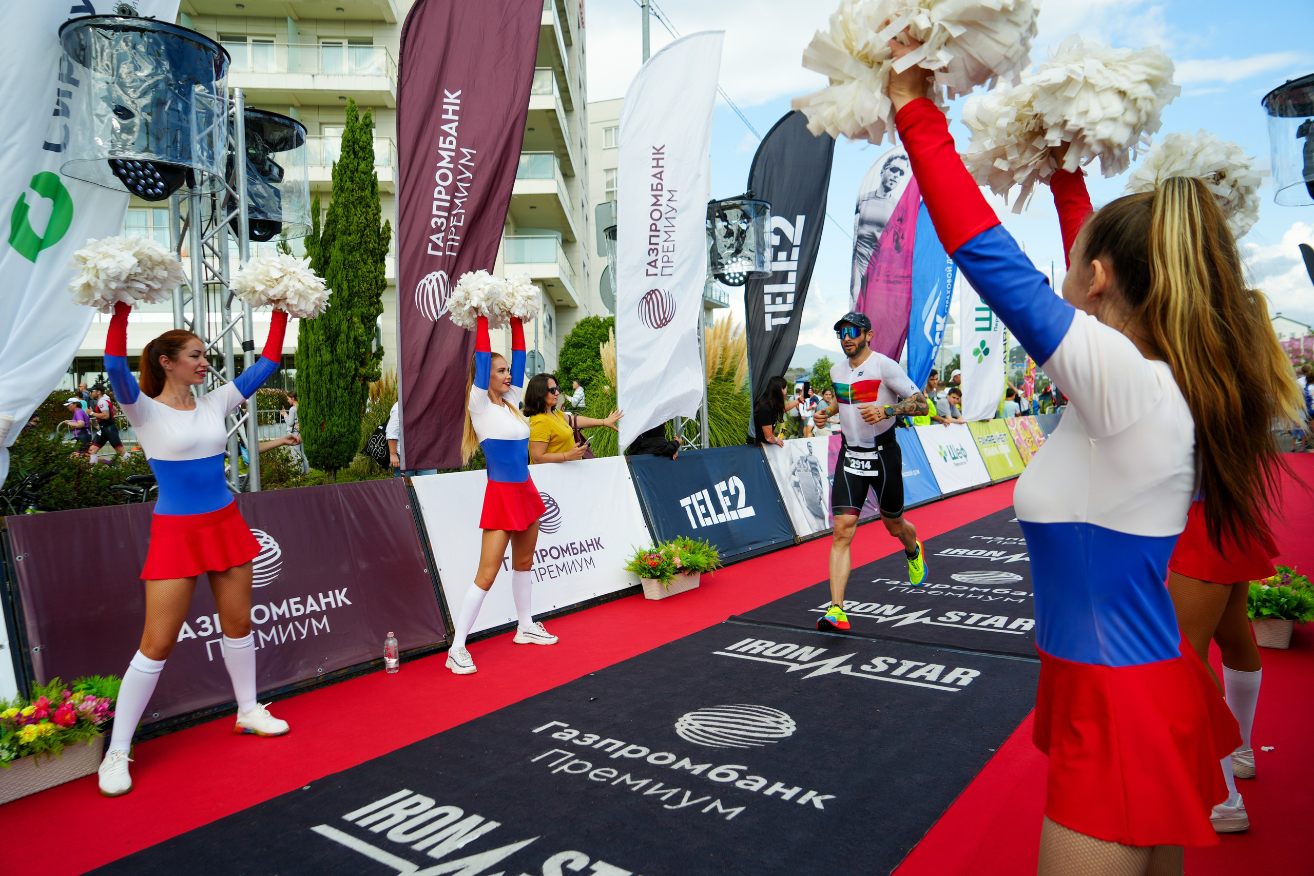 Фотоотчет партнерской интеграции для компании TELE2 на фестивале Ironstar. Репортажный фотограф в Красной Поляне и Сочи Павлюченко Екатерина